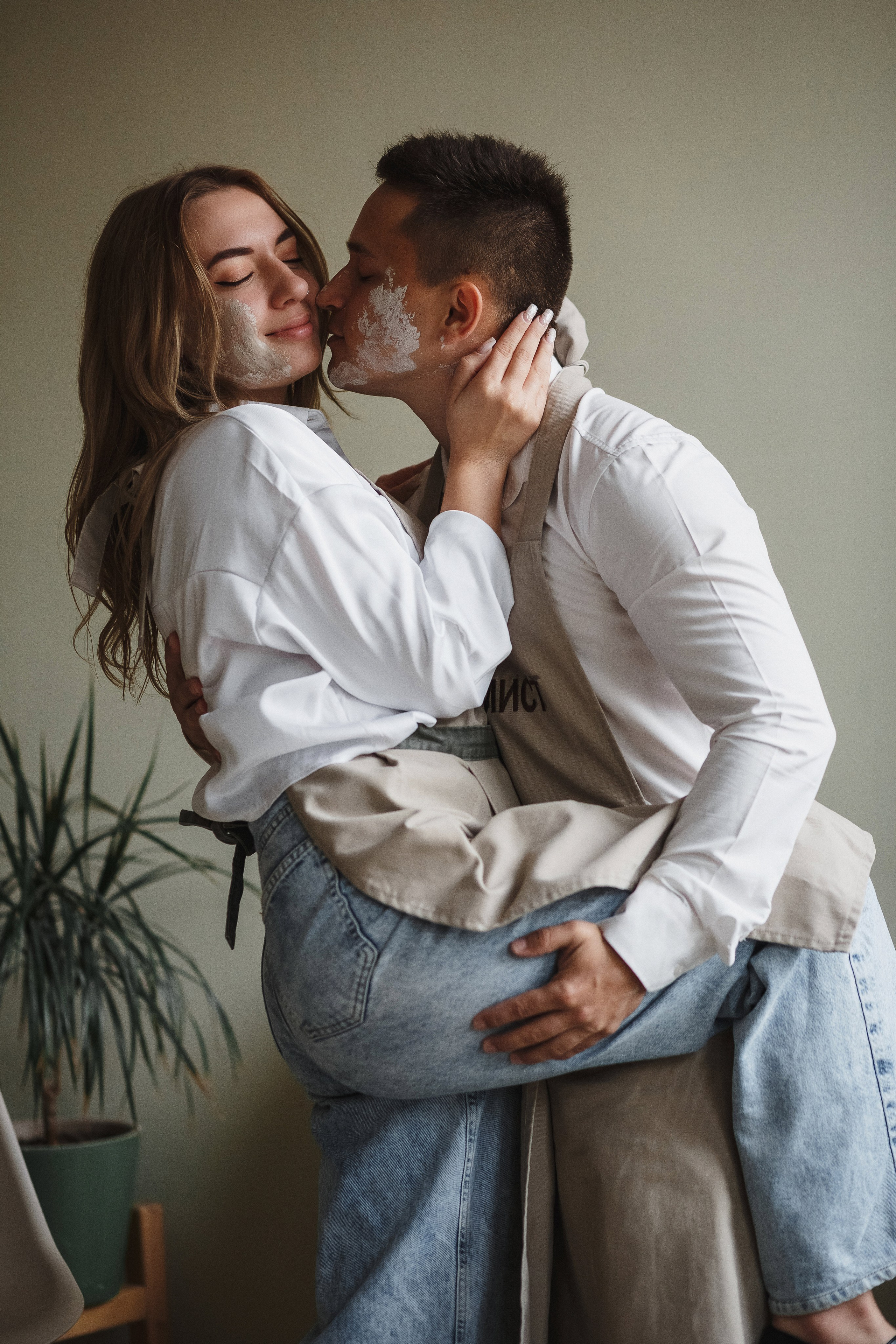 Гончарная мастерская «Керамист» Таганрог — фотосессия Димы и Яны на улице Смирновский. Свадебный и семейный фотограф в Таганроге Бакарюк Антон