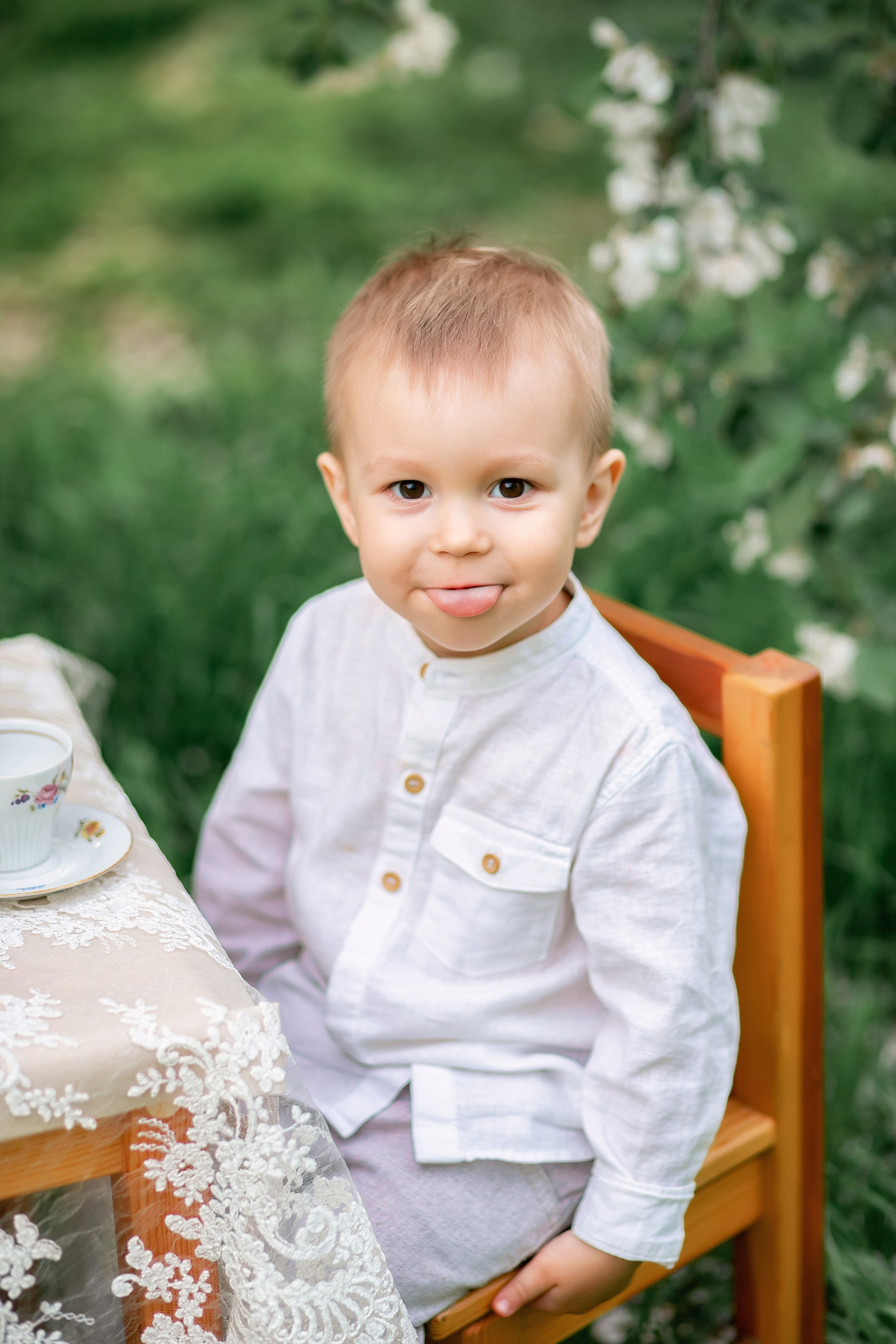 Чаепитие в саду. Детский и семейный фотограф в Красноярске Юлия Бирюкова