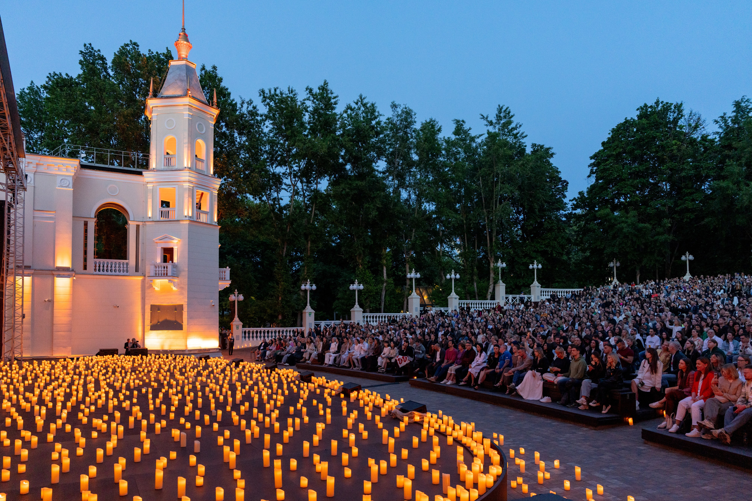 Симфонический оркестр Lumisfera при свечах. Фотограф Никита Комаров