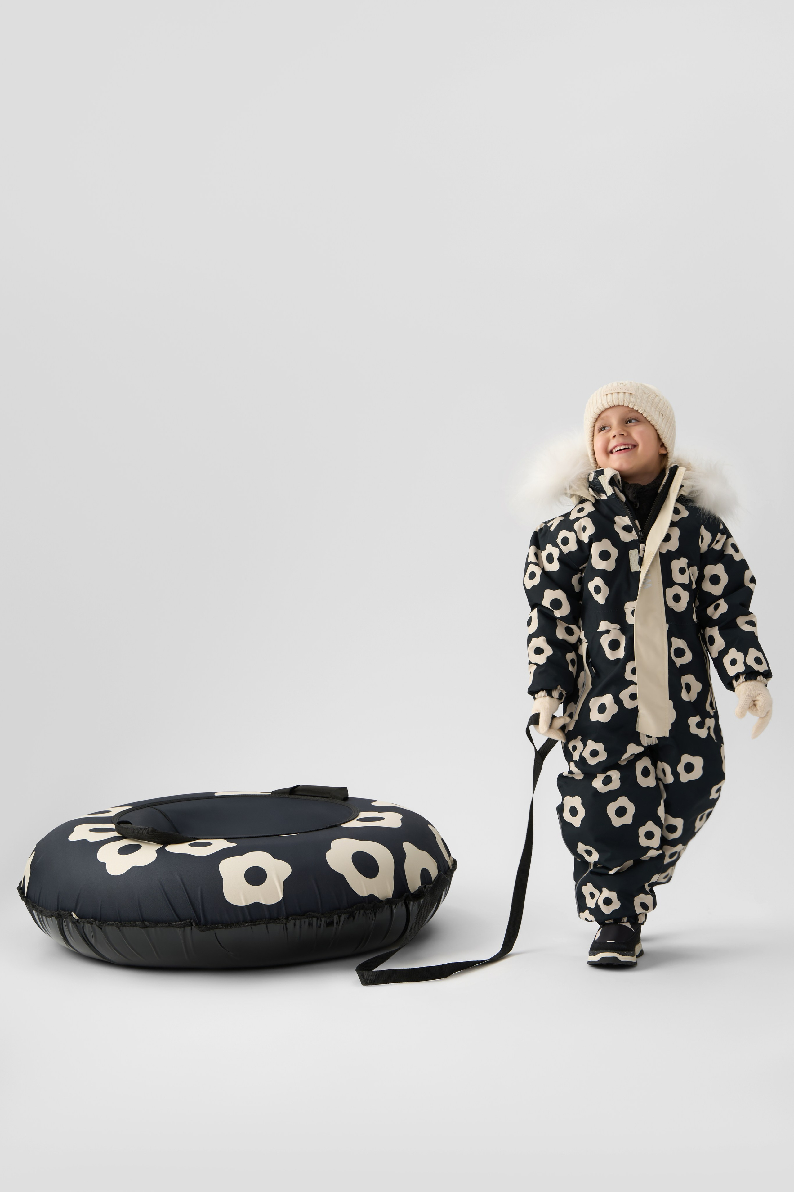 "Профессиональная детская фотосъемка для семейных портретов и воспоминаний""Высококачественная детская съемка новорожденных и малышей в студии""Рекламная детская фотосъемка для альбомов и подарков""Студийная детская съемка с креативными декорациями и позами""Коммерческая детская фотосъемка для маркетинга детских товаров""Фотография детской съемки с акцентом на эмоции и улыбки""Семейная детская съемка для портфолио и социальных сетей""Профессиональная детская фотосъемка с мягким освещением""Рекламные фото детской съемки для сайтов и брошюр""Высокоточная детская съемка для воспоминаний и презентаций""Детская фотосъемка высокого разрешения для семейных альбомов""Коммерческая детская съемка с фокусом на радость и развитие""Студийная фотосъемка детской съемки для брендов и маркетинга""Фотографии детской съемки для подарков и увеличения клиентов""Профессиональная детская съемка для каталогов и семейных историй" "Профессиональная каталожная фотосъемка товаров для e-commerce и интернет-магазинов""Высококачественная каталожная съемка одежды и аксессуаров с белым фоном""Рекламная каталожная фотосъемка для маркетинга продуктов и брендов""Студийная каталожная съемка с детальной проработкой текстур и материалов""Коммерческая каталожная фотосъемка для каталогов и онлайн-платформ""Фотография каталожной съемки с акцентом на дизайн и презентацию товаров""Предметная каталожная съемка для увеличения продаж в e-commerce""Профессиональная каталожная фотосъемка с использованием студийного освещения""Рекламные фото каталожной съемки для сайтов и социальных сетей""Высокоточная каталожная съемка товаров для презентаций и брошюр""Каталожная фотосъемка высокого разрешения для онлайн-магазинов""Коммерческая каталожная съемка с фокусом на качество и детализацию""Студийная каталожная фотосъемка для брендов и ритейла""Фотографии каталожной съемки для маркетинговых кампаний""Профессиональная каталожная съемка для каталогов и увеличения конверсии"