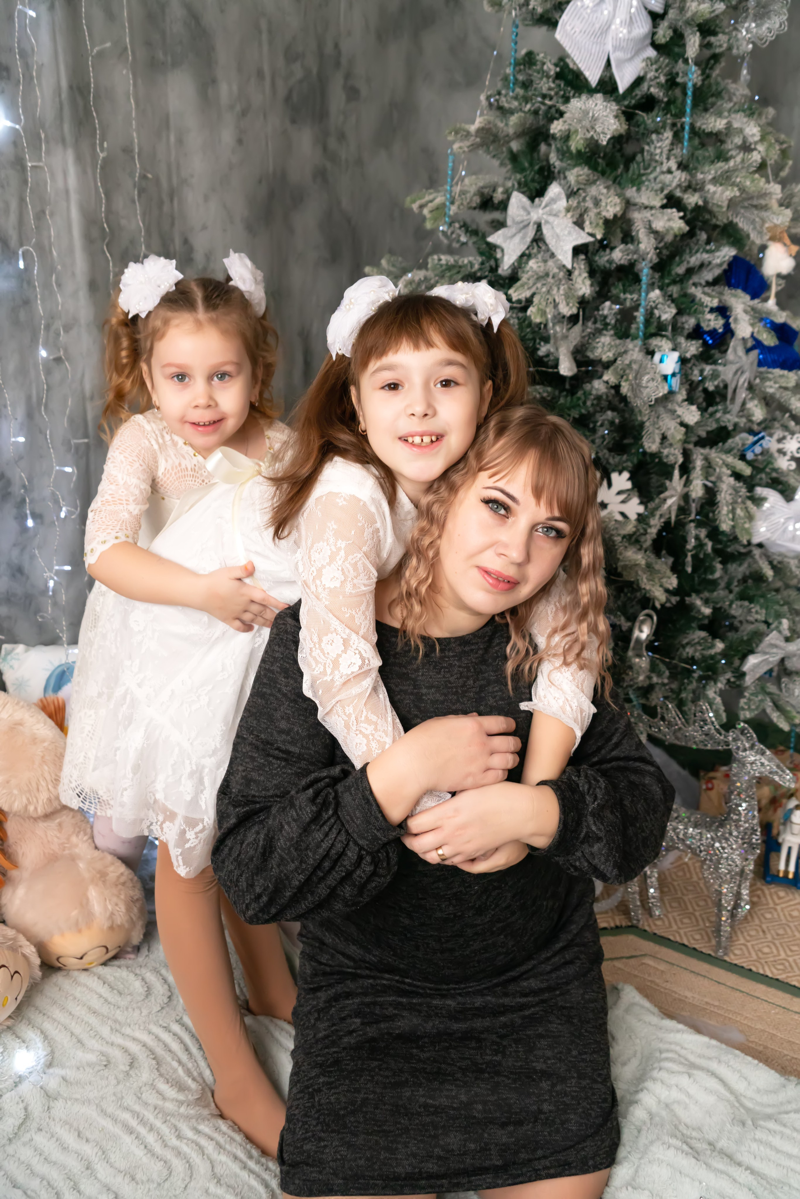 Новый год: Юлия и дочки. Семейный и детский фотограф Тула Ясногорск Тульская область Надежда Кукушкина