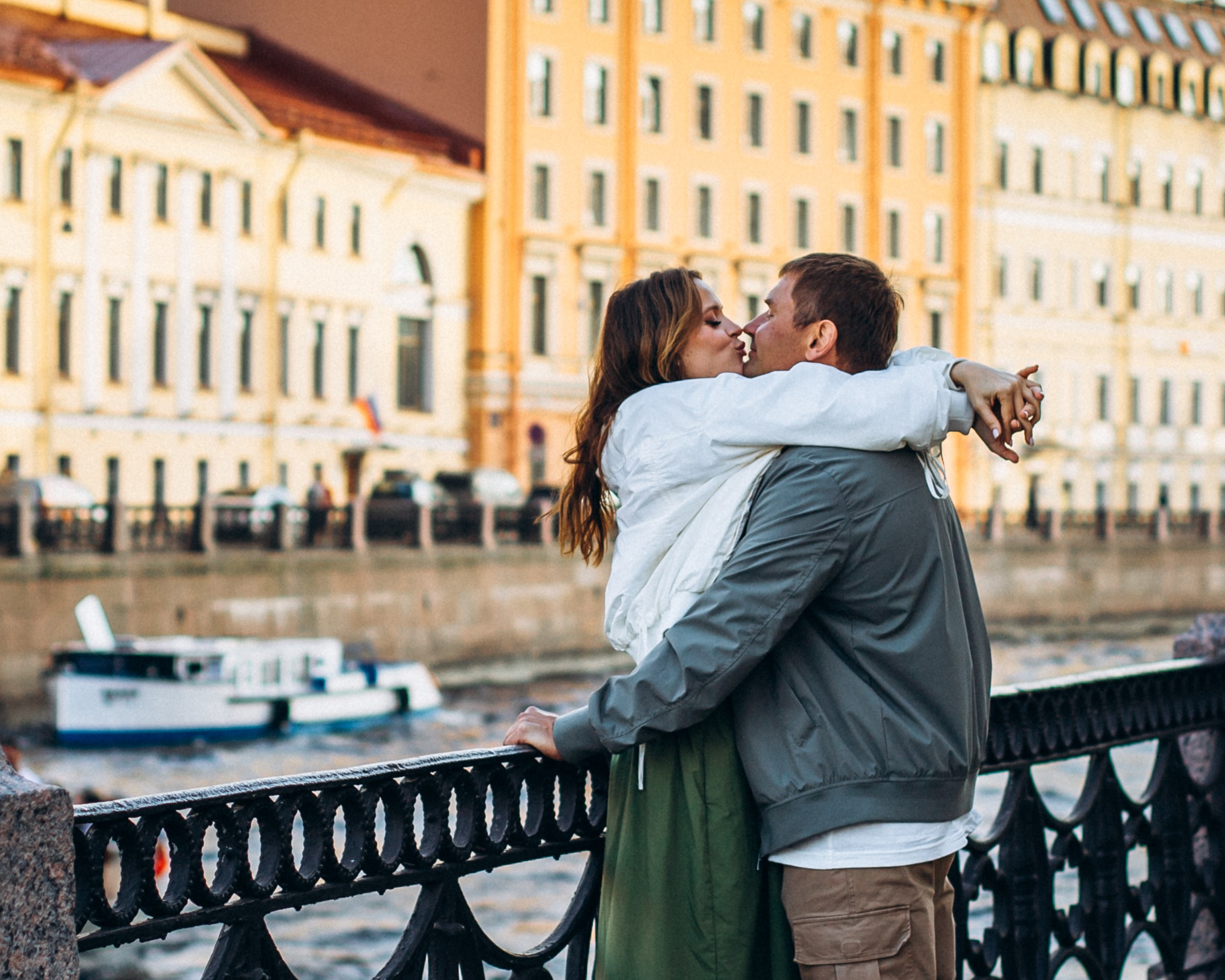 Сергей и Наталья в июне. Фотопрогулка в Петербурге. Индивидуальный и семейный фотограф в Санкт-Петербурге