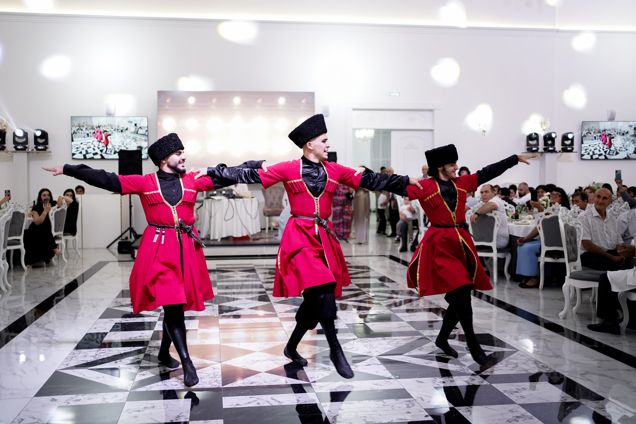 Армянский банкет. Свадебный фотограф в Ростове-на-Дону. Таинство Крещения и Венчания, семейные фотосессии. Алёна Чёботова