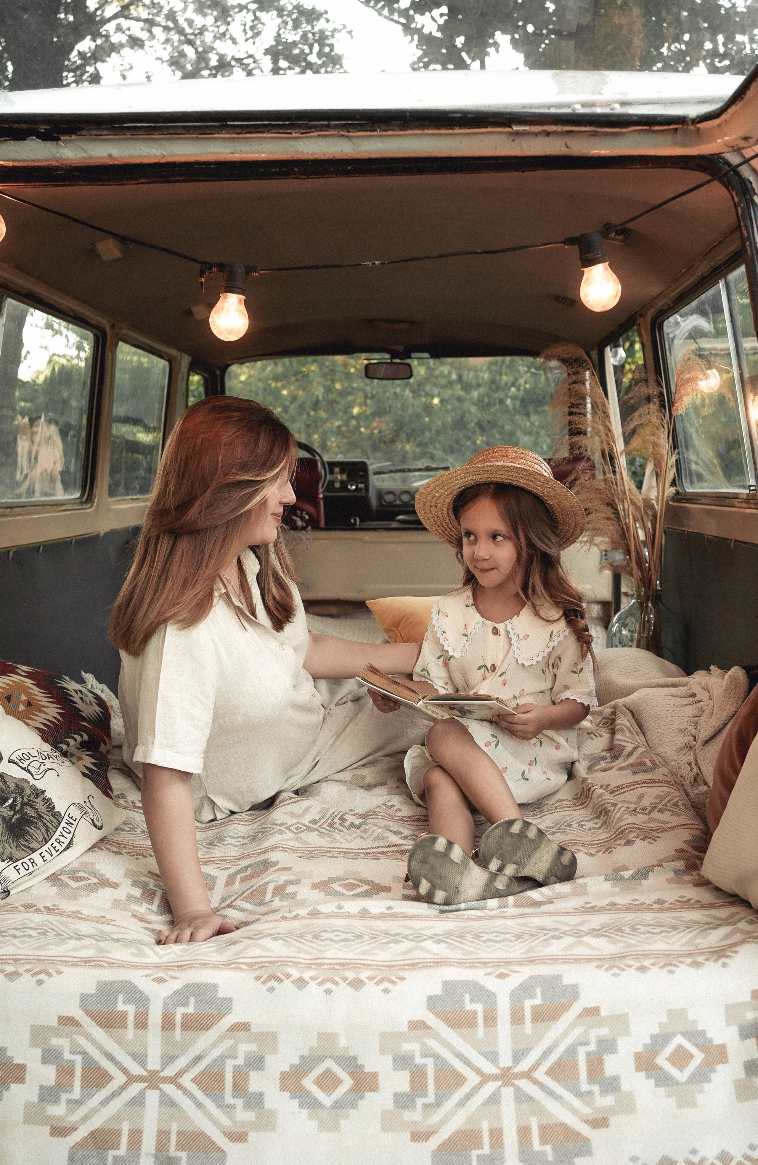 Семья в фотостудии на пруду. Свадебный фотограф в Ростове-на-Дону. Таинство Крещения и Венчания, семейные фотосессии. Алёна Чёботова