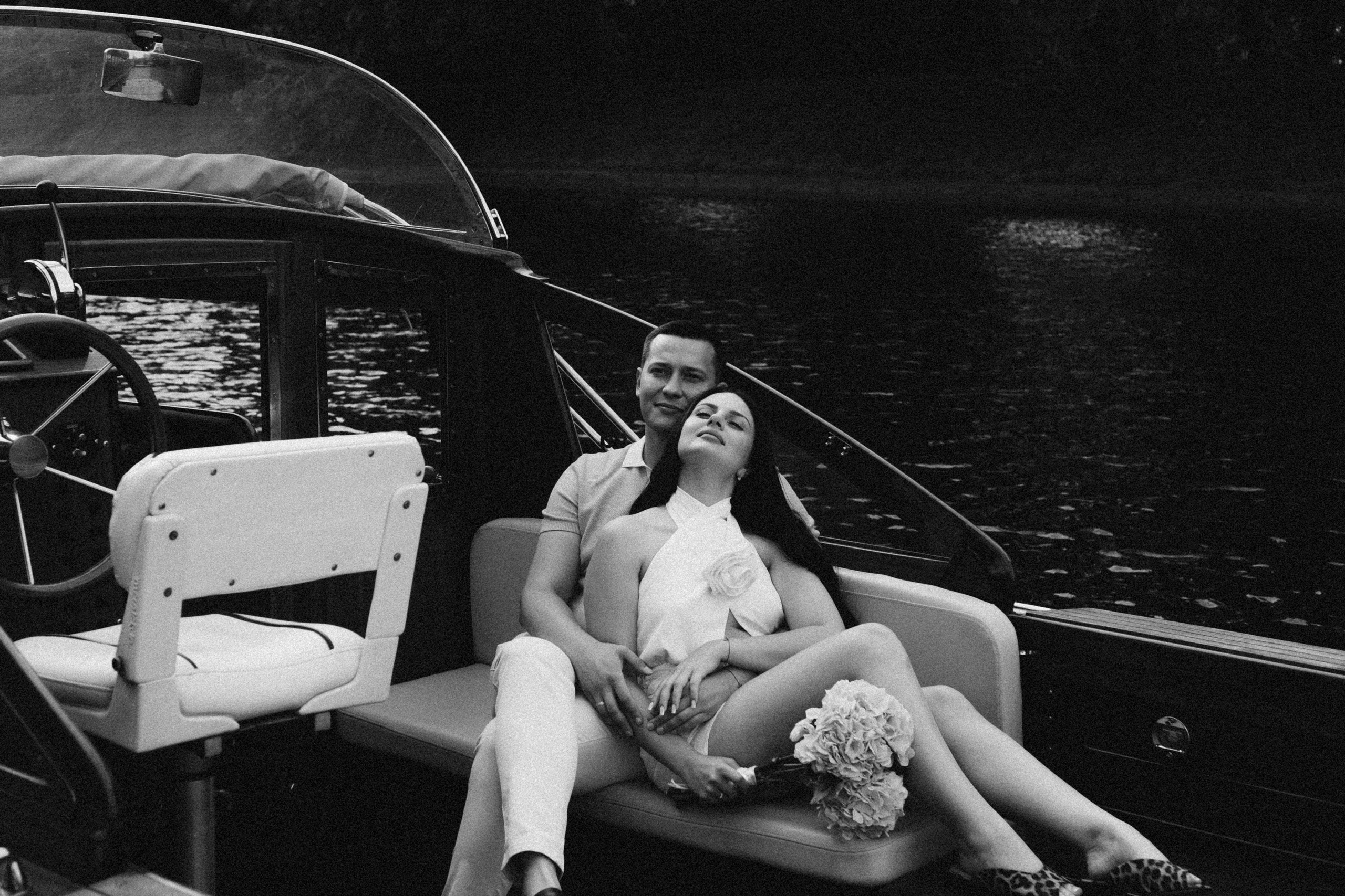 СВАДЕНБНАЯ СЬЕМКА НА КАТЕРЕ ПО КАНАЛАМ САНКТ-ПЕТЕРБУРГА И В АКВАТОРИИ НЕВЫ. Профессиональный фотограф, Санкт-Петербург — Виктория Богомолова