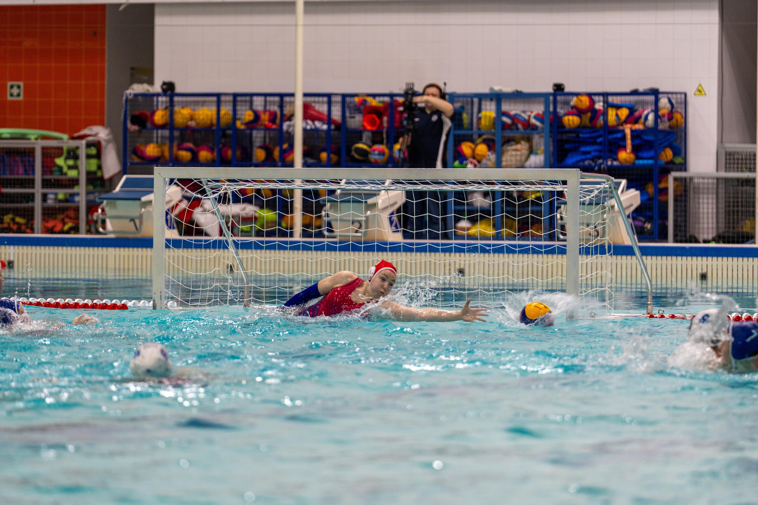 Спортивный фотограф Санкт-Петербург запечатлел атаку Дианы на ворота Спартак-Волгоград