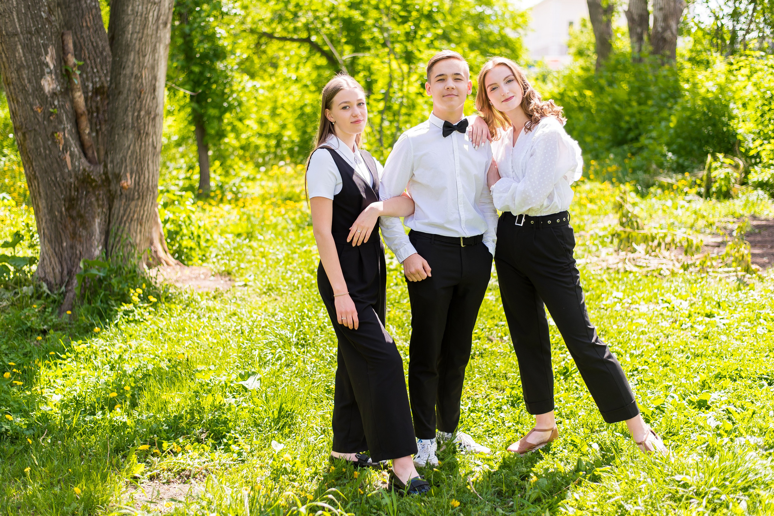В школьном дворе, парке. Детский фотограф в Екатеринбурге и Берёзовском Евгений Кондаков