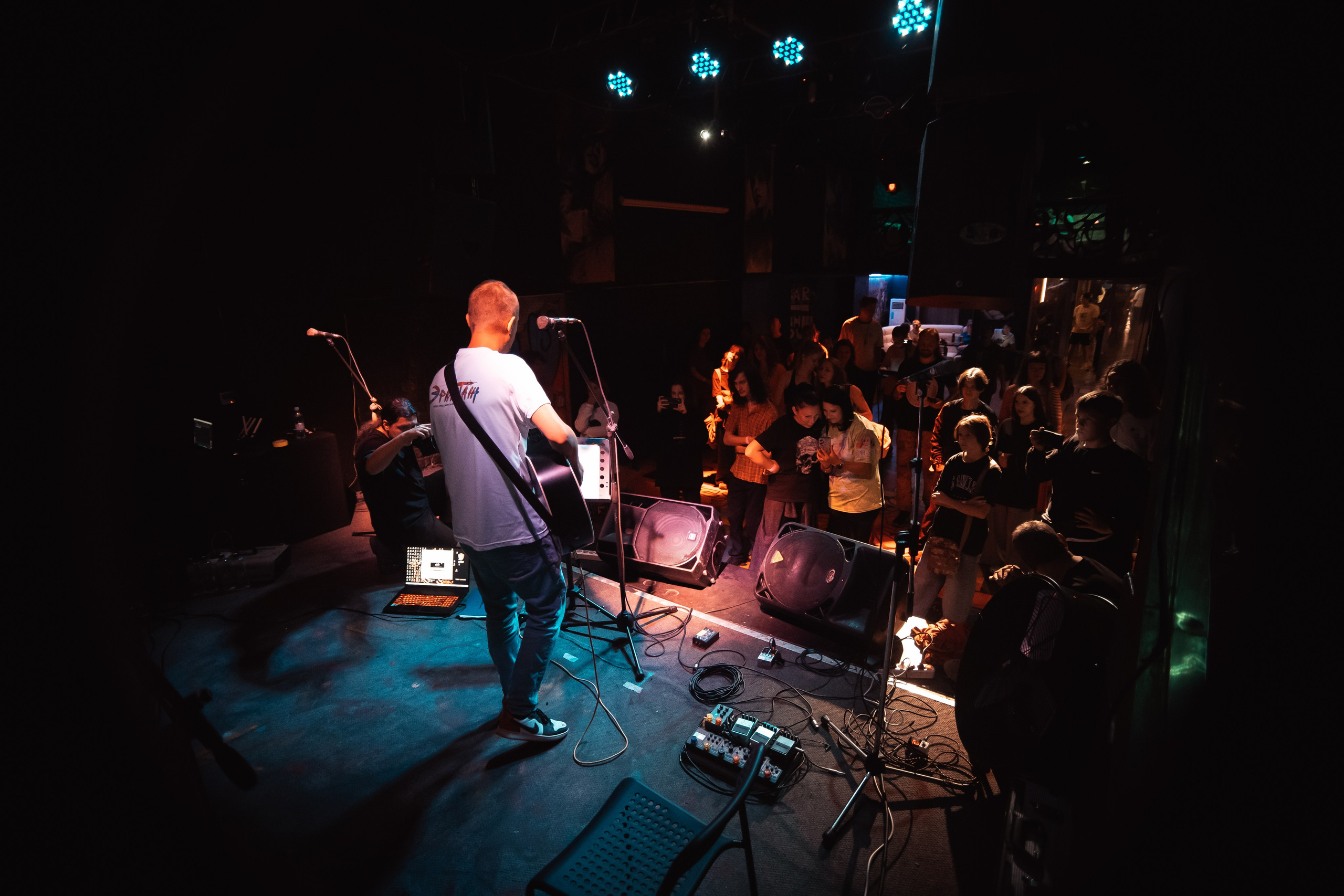 Александр Князев, Концерт памяти В.Цоя, 16.08.2025, Эрмитаж. Фотограф Регина Крикунова г. Красноярск