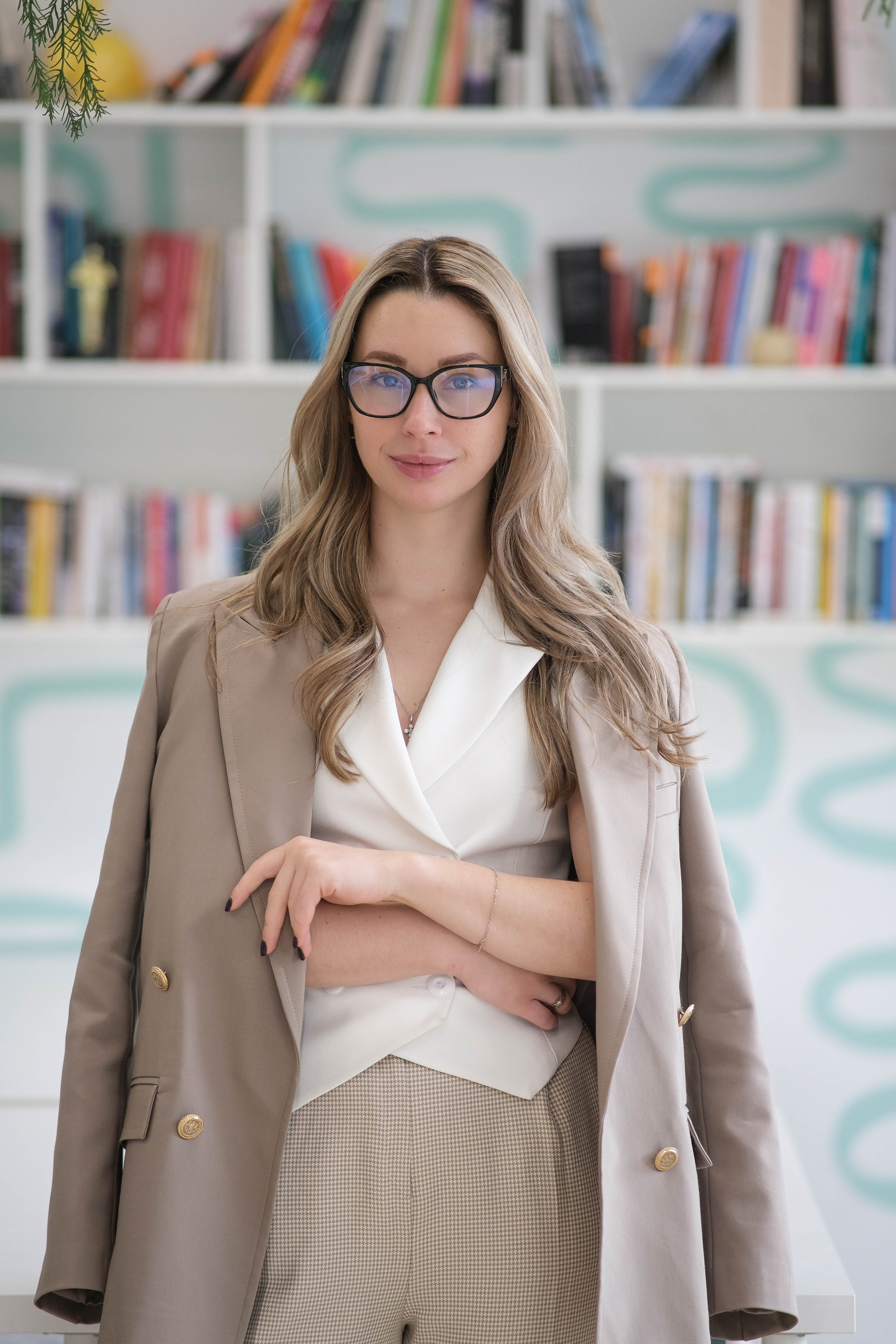 Съемка на визитки сотрудников агенства недвижимости + лайф фото. Главная