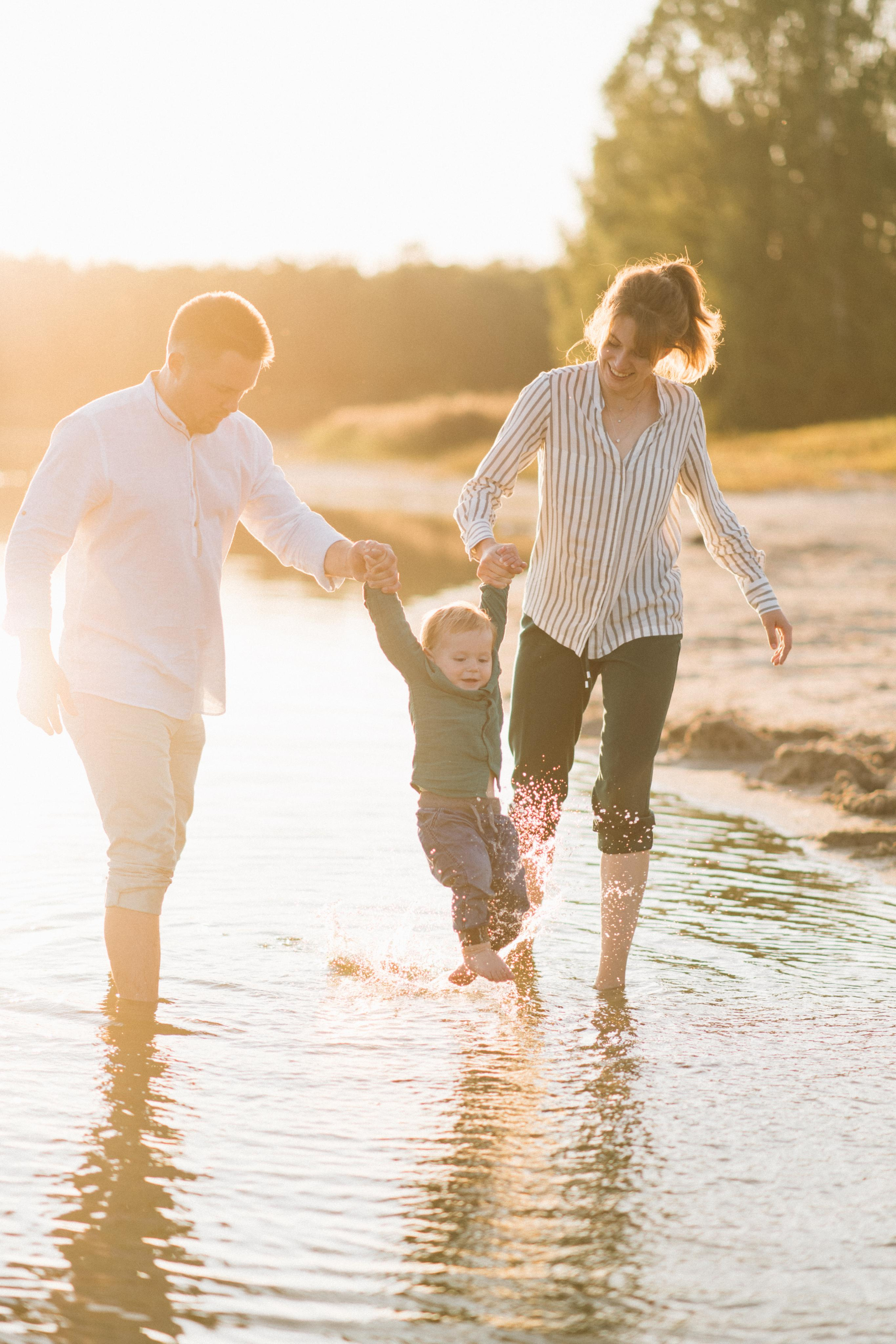 Теплая, уютная, семейная фотосессия на природе, на озере у костра. Семейный и свадебный фотограф в Сарове Дмитрий Власов
