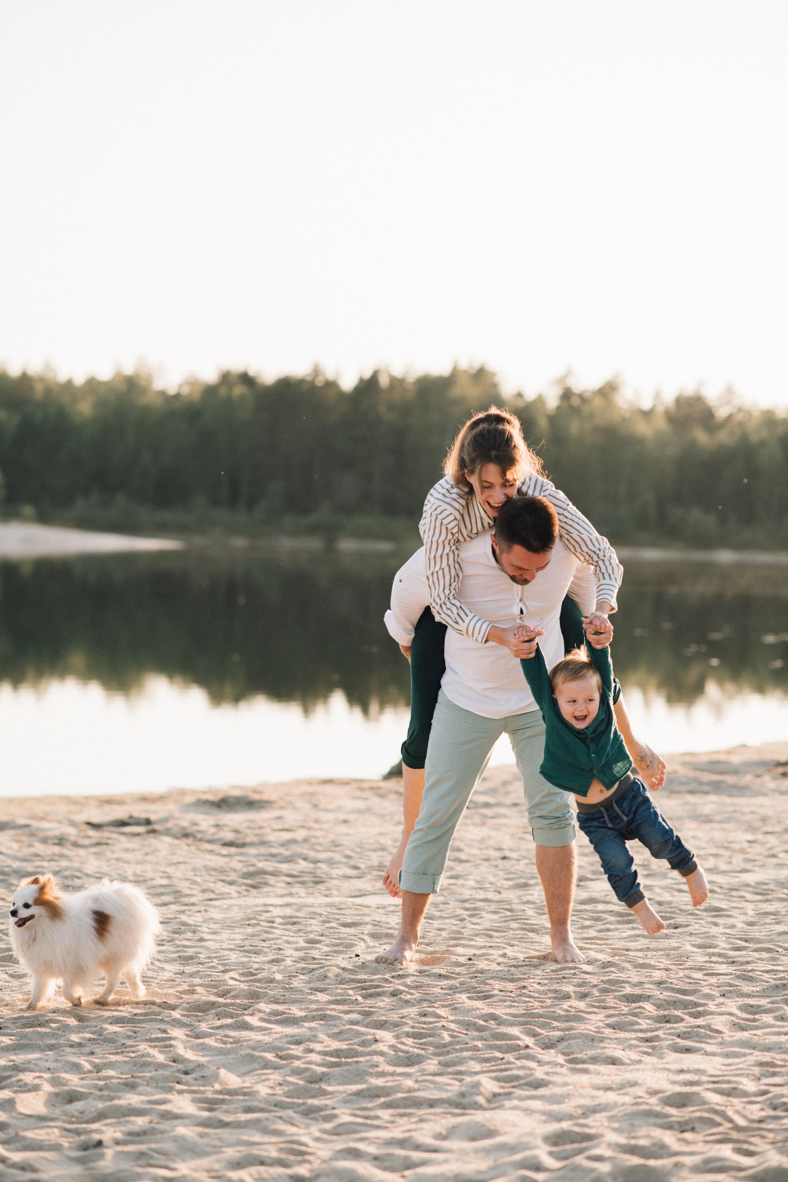 Теплая, уютная, семейная фотосессия на природе, на озере у костра. Семейный и свадебный фотограф в Сарове Дмитрий Власов