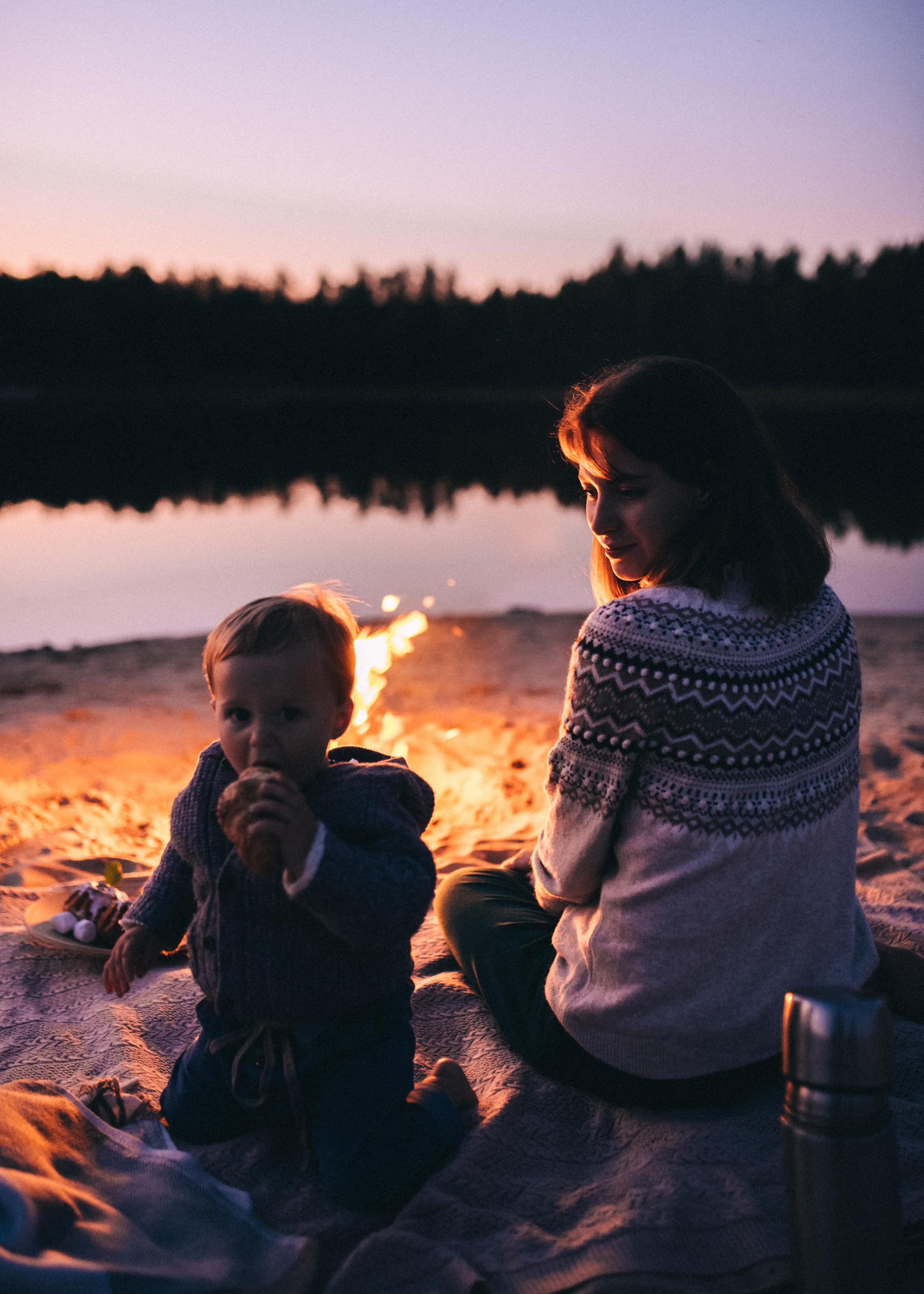 Теплая, уютная, семейная фотосессия на природе, на озере у костра. Семейный и свадебный фотограф в Сарове Дмитрий Власов