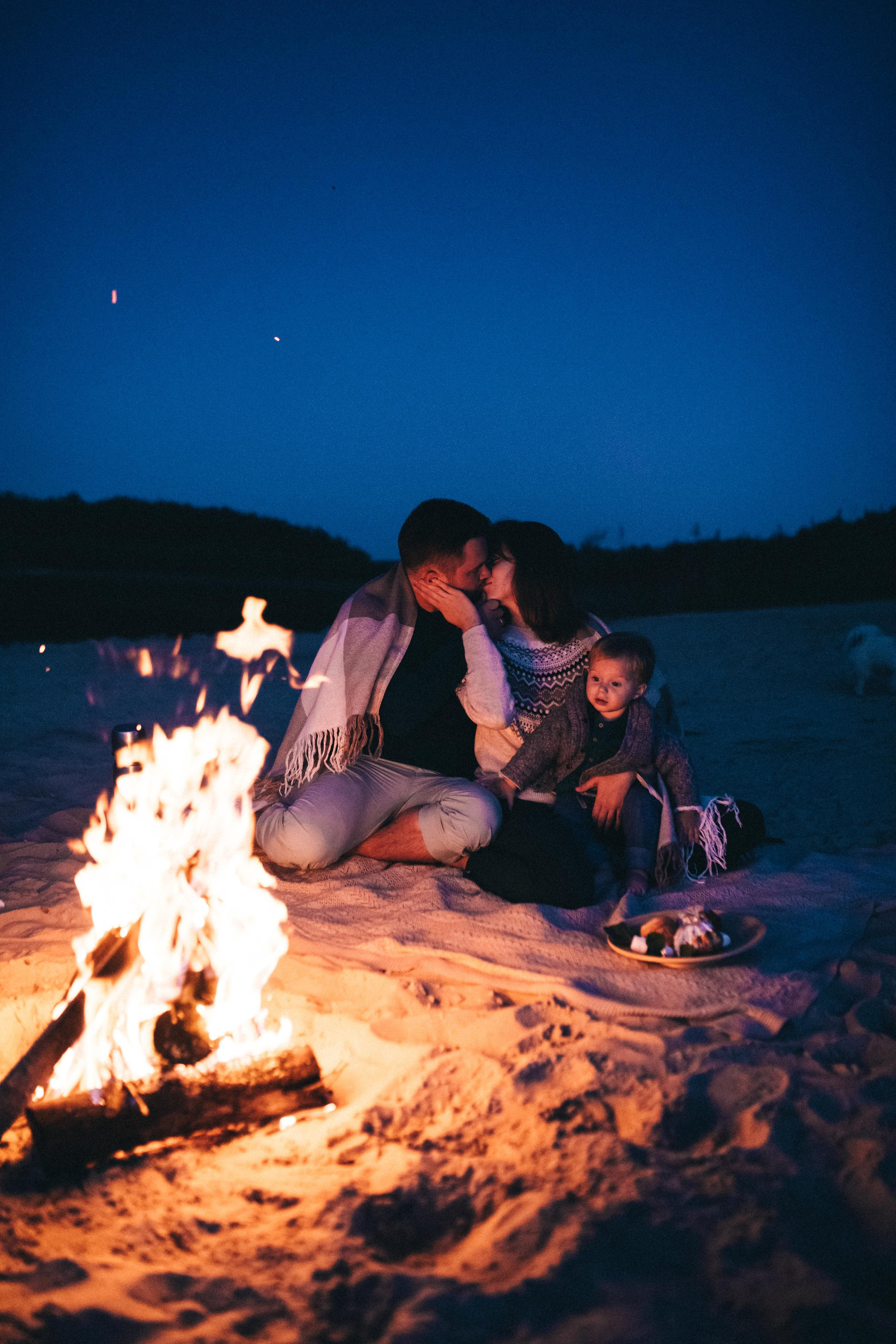Теплая, уютная, семейная фотосессия на природе, на озере у костра. Семейный и свадебный фотограф в Сарове Дмитрий Власов