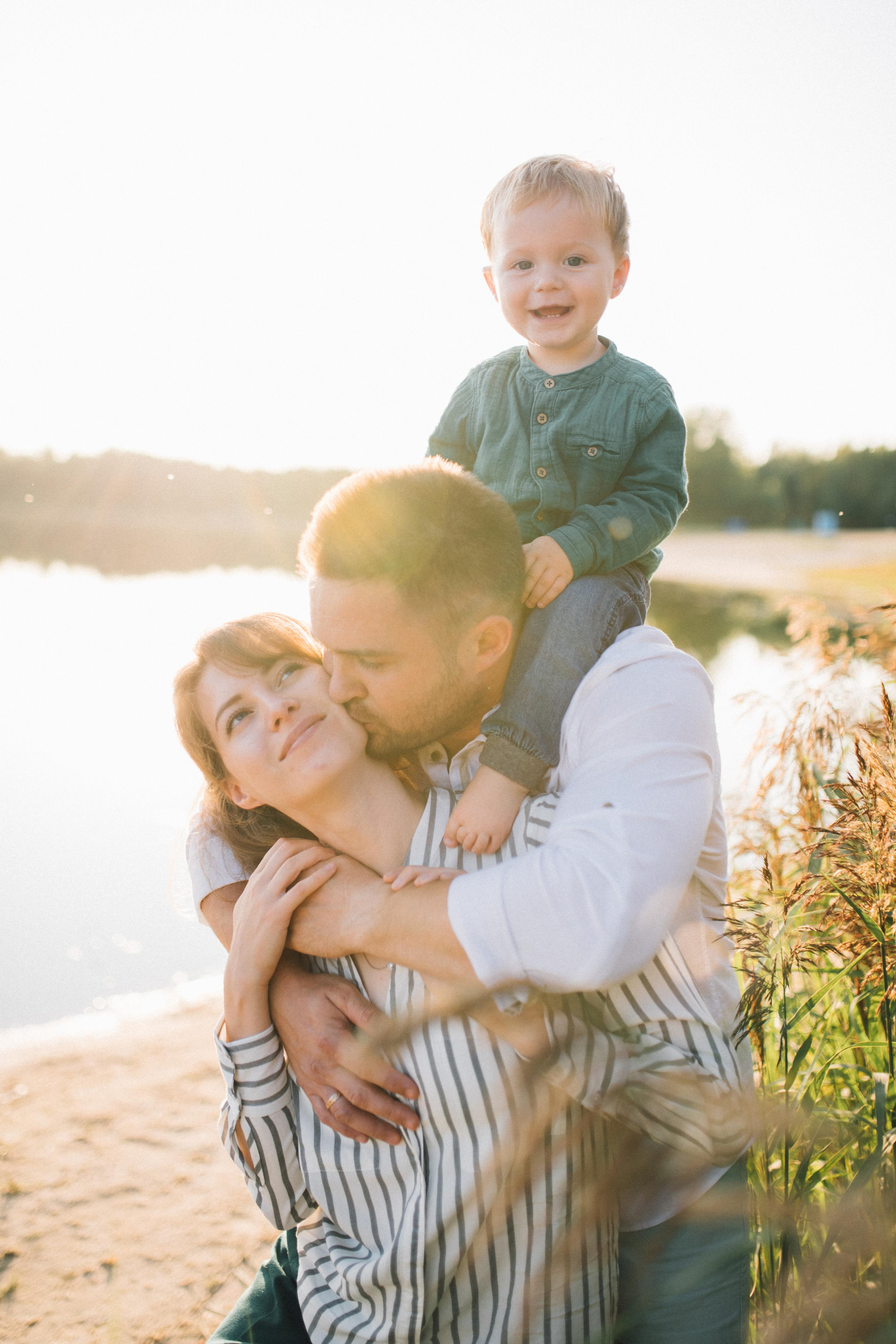 Теплая, уютная, семейная фотосессия на природе, на озере у костра. Семейный и свадебный фотограф в Сарове Дмитрий Власов