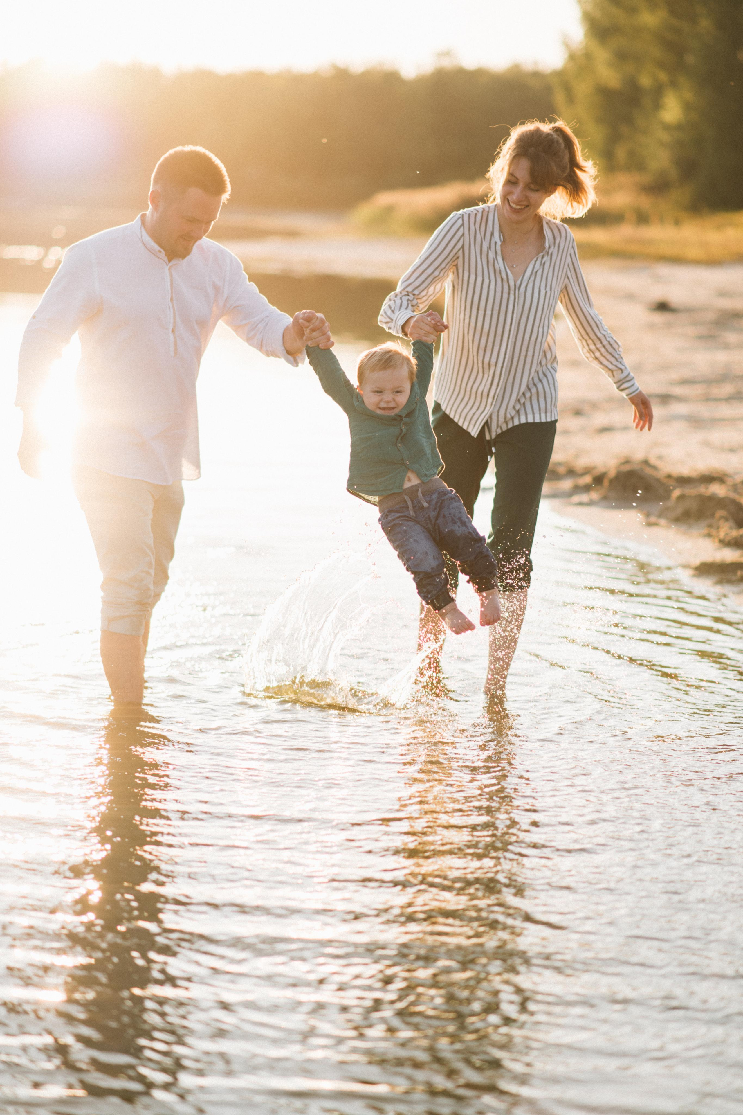 Теплая, уютная, семейная фотосессия на природе, на озере у костра. Семейный и свадебный фотограф в Сарове Дмитрий Власов