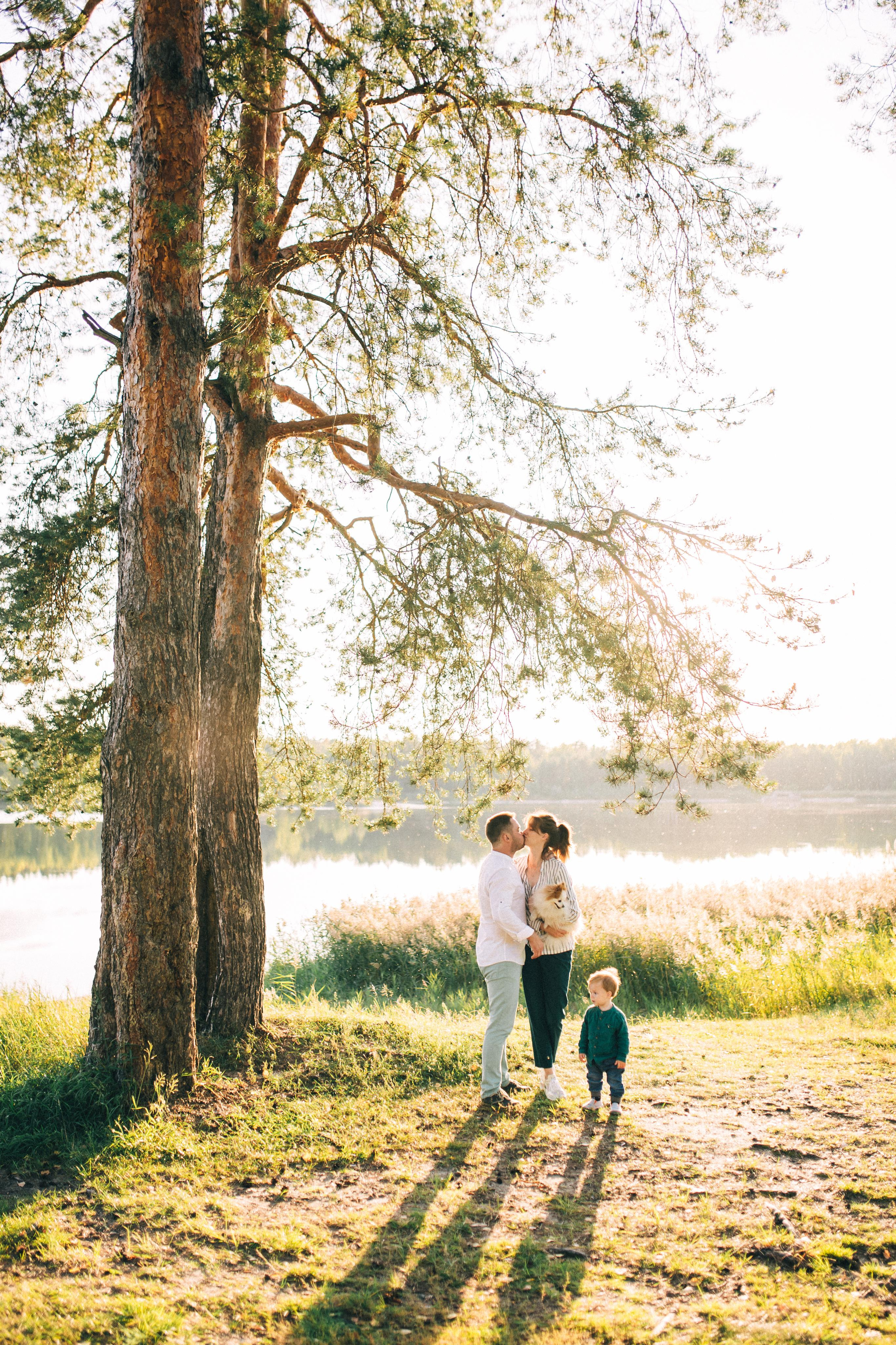 Теплая, уютная, семейная фотосессия на природе, на озере у костра. Семейный и свадебный фотограф в Сарове Дмитрий Власов