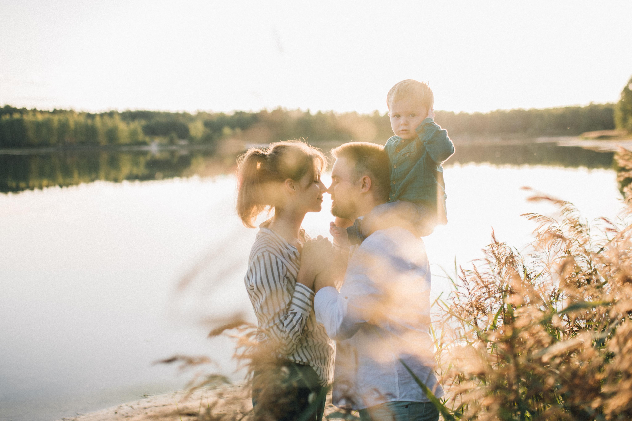 Теплая, уютная, семейная фотосессия на природе, на озере у костра. Семейный и свадебный фотограф в Сарове Дмитрий Власов