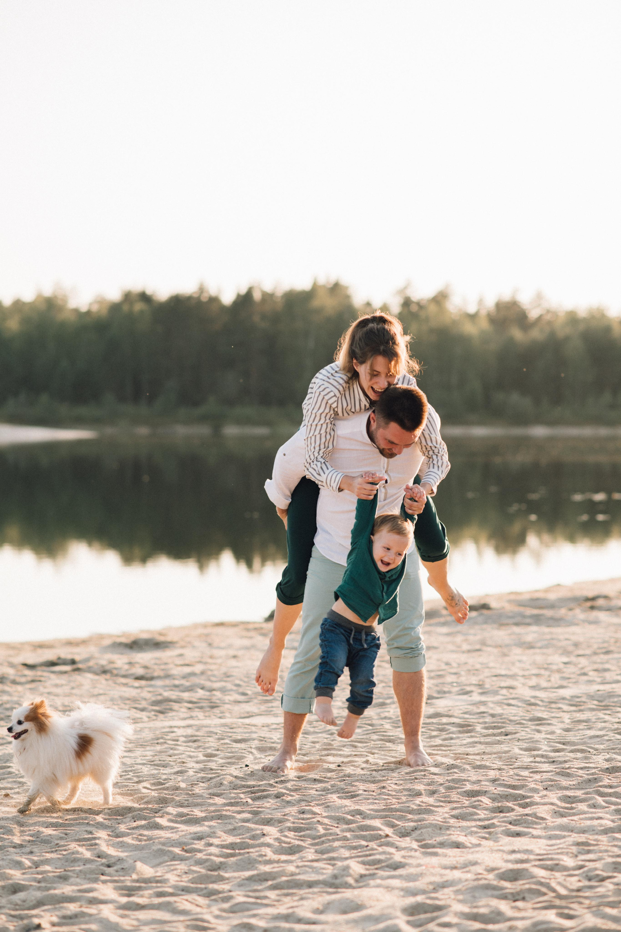 Теплая, уютная, семейная фотосессия на природе, на озере у костра. Семейный и свадебный фотограф в Сарове Дмитрий Власов