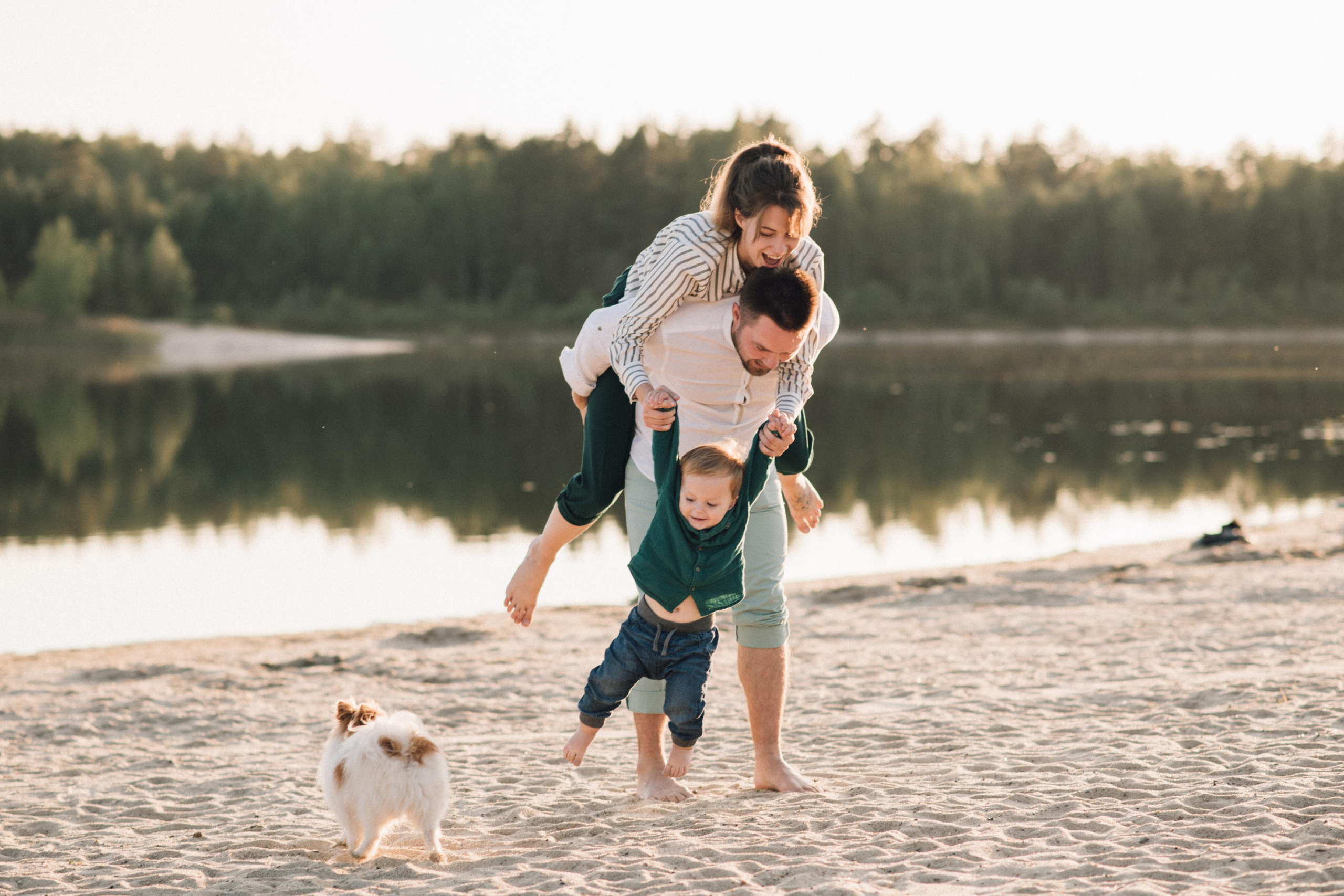 Теплая, уютная, семейная фотосессия на природе, на озере у костра. Семейный и свадебный фотограф в Сарове Дмитрий Власов