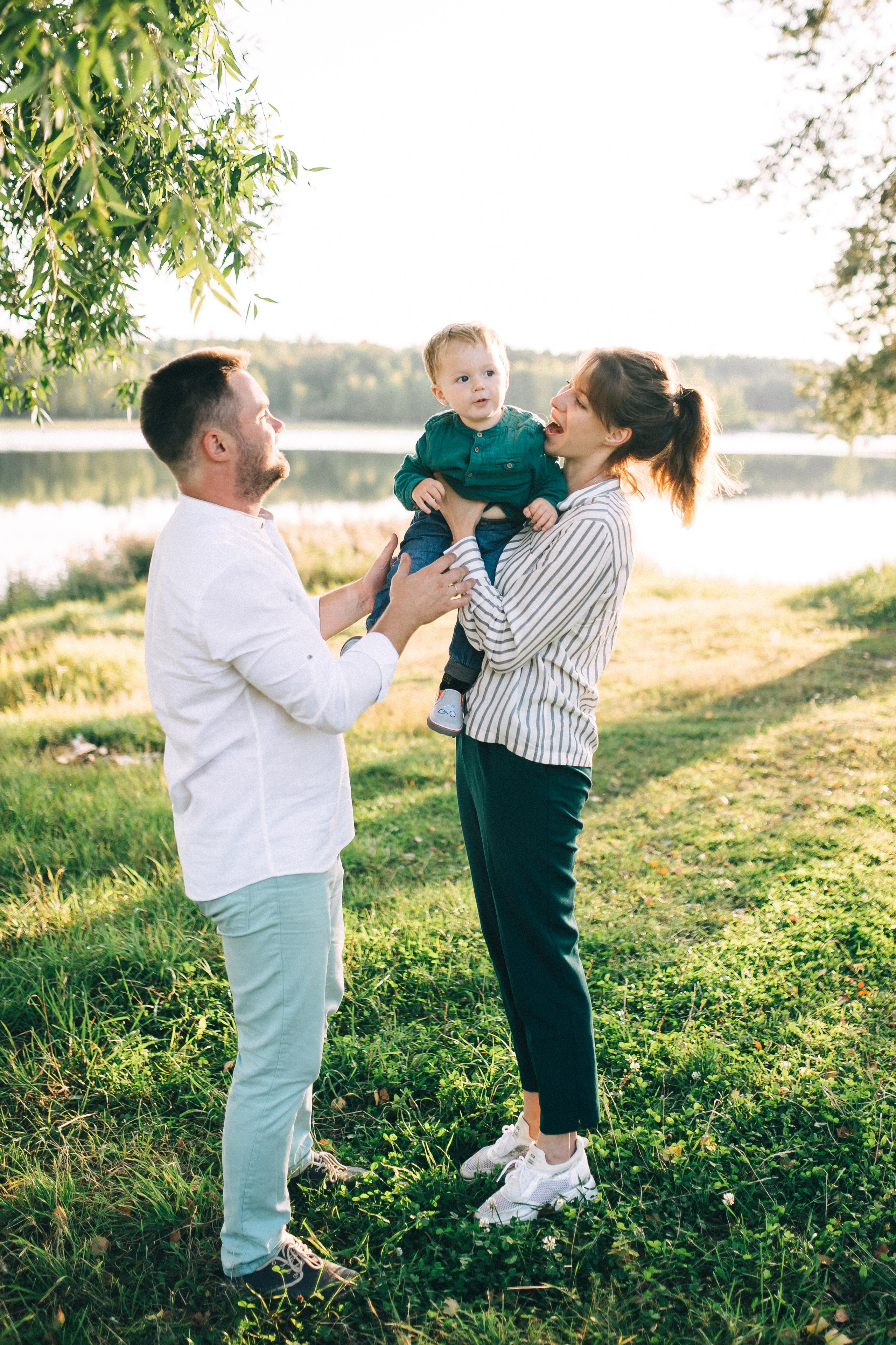 Теплая, уютная, семейная фотосессия на природе, на озере у костра. Семейный и свадебный фотограф в Сарове Дмитрий Власов