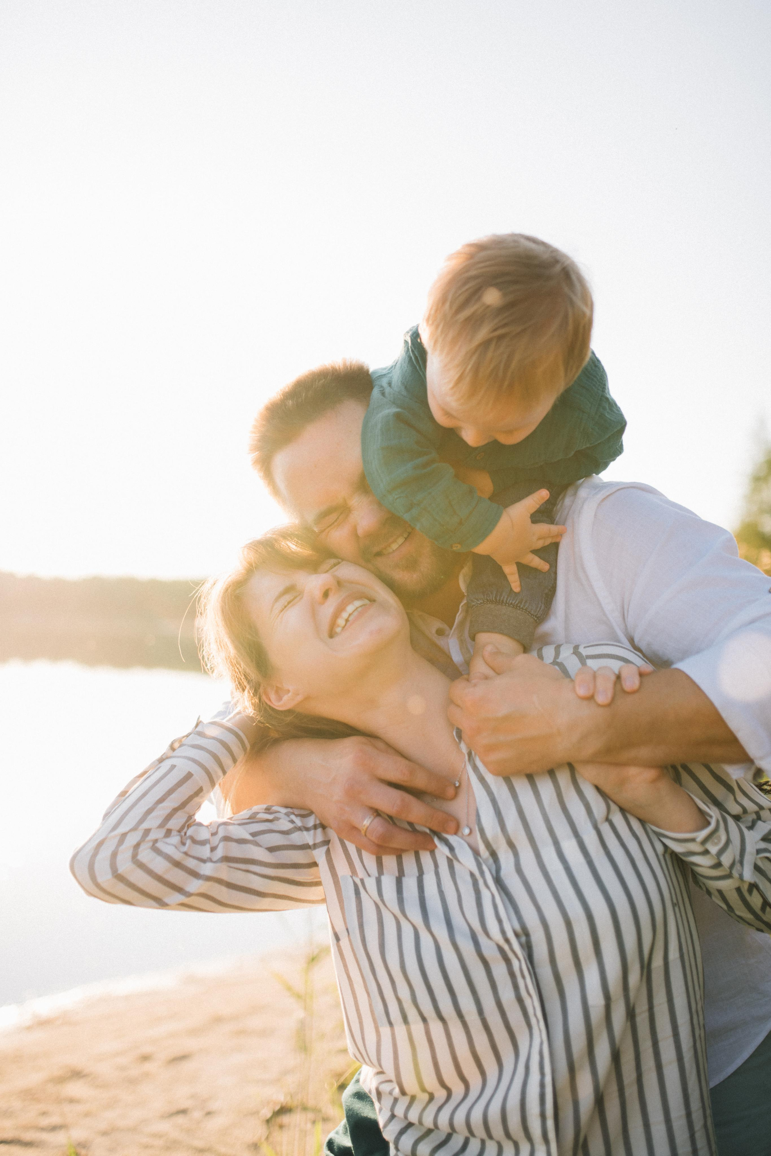 Теплая, уютная, семейная фотосессия на природе, на озере у костра. Семейный и свадебный фотограф в Сарове Дмитрий Власов