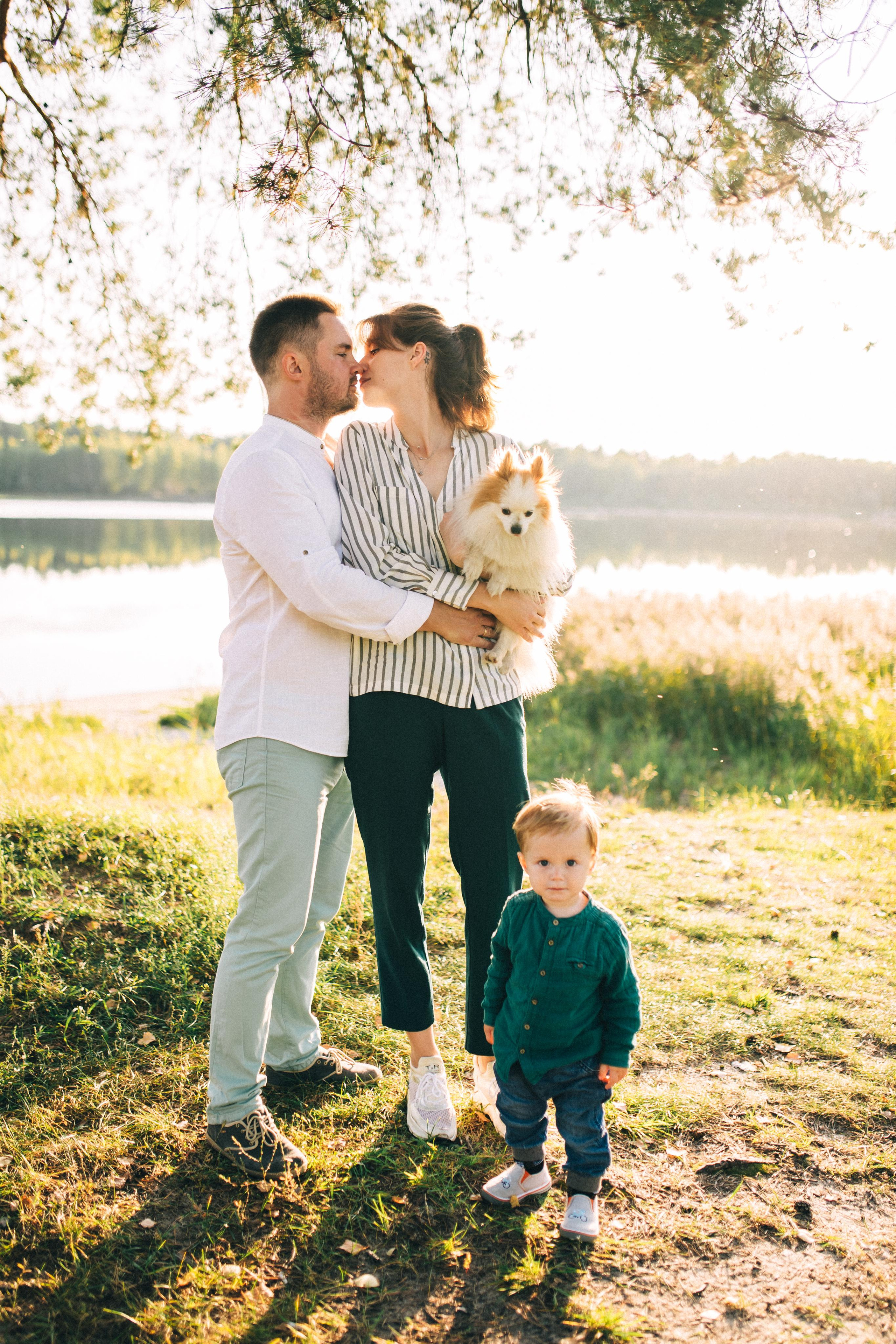 Теплая, уютная, семейная фотосессия на природе, на озере у костра. Семейный и свадебный фотограф в Сарове Дмитрий Власов