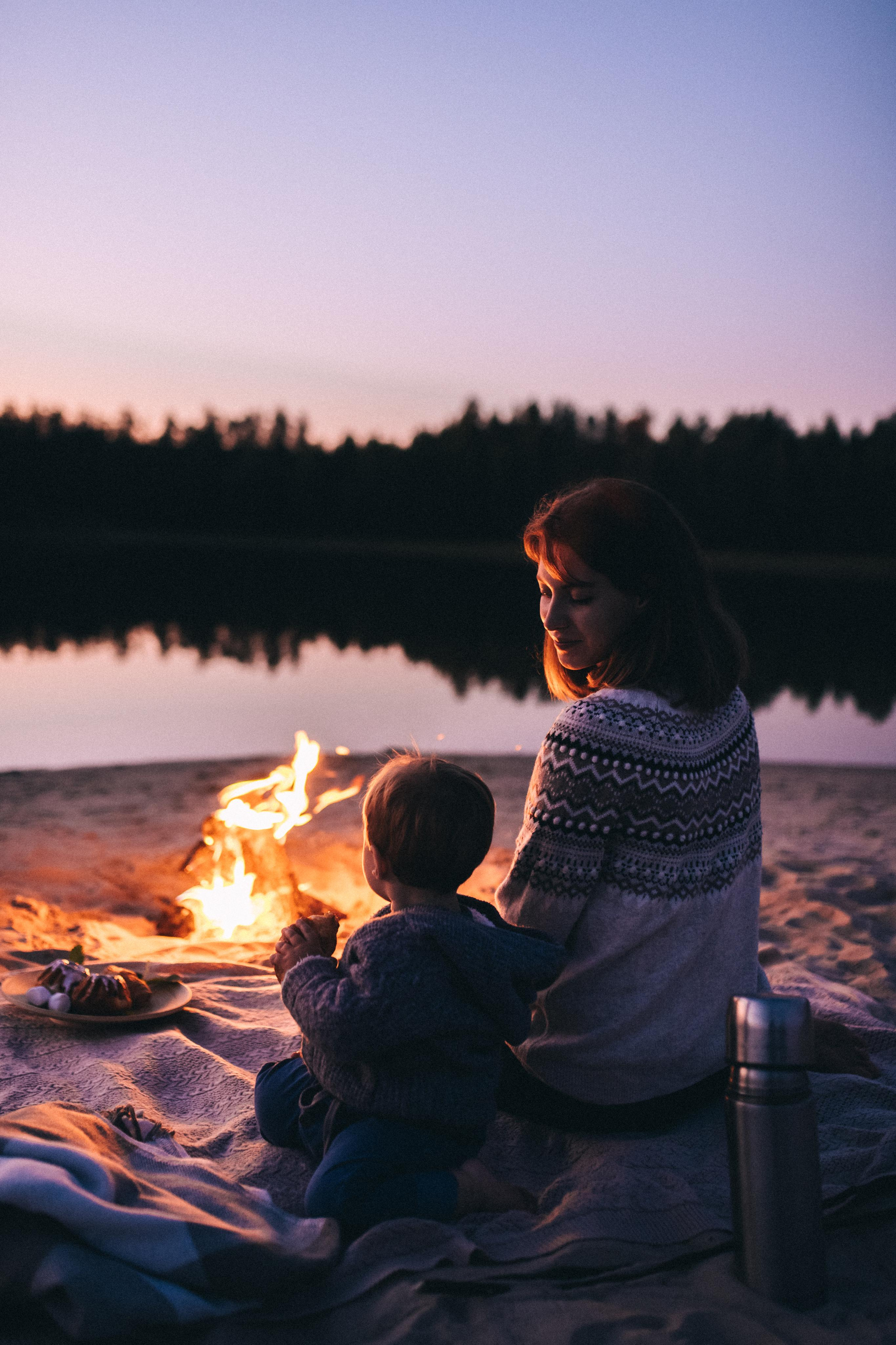 Теплая, уютная, семейная фотосессия на природе, на озере у костра. Семейный и свадебный фотограф в Сарове Дмитрий Власов