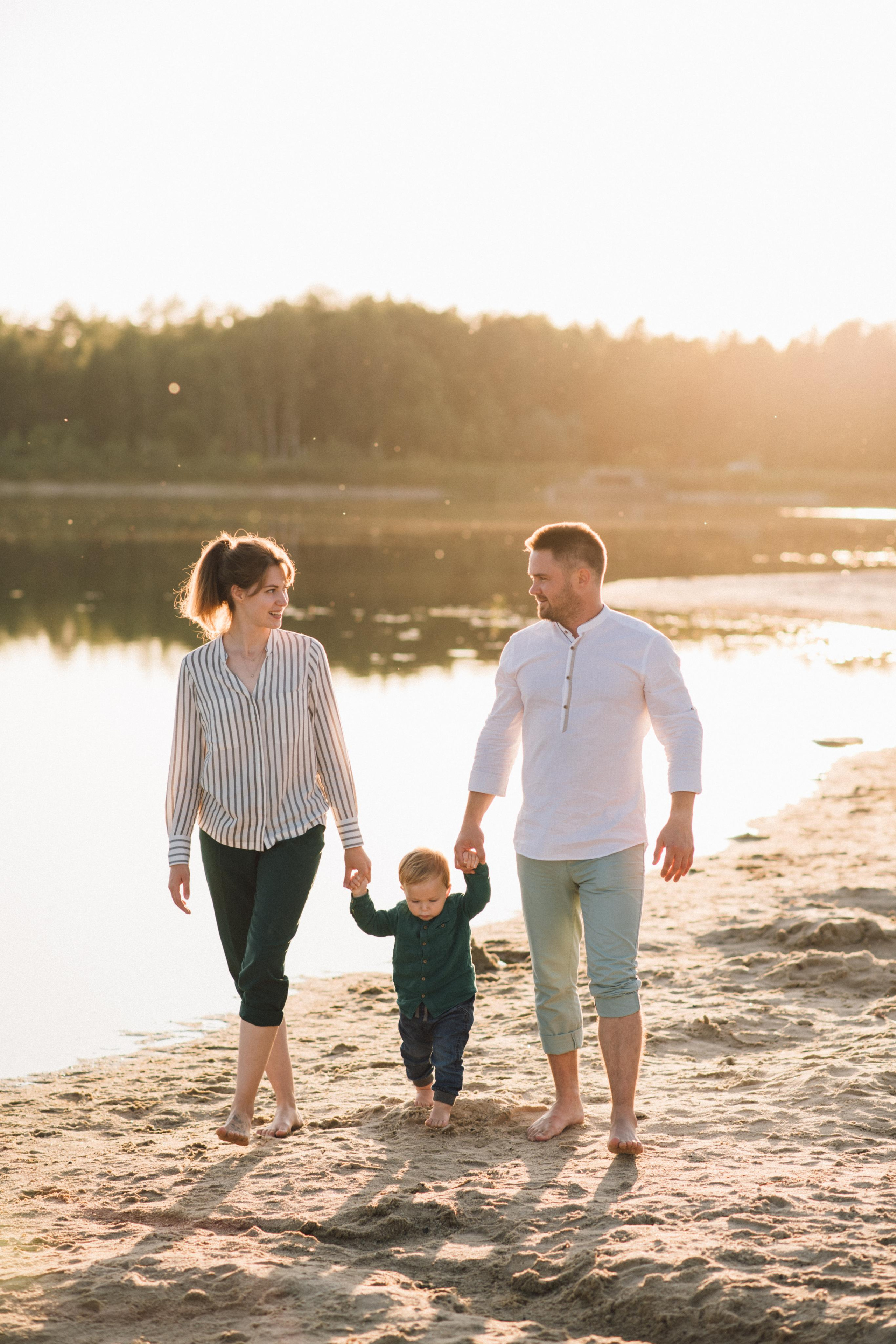 Теплая, уютная, семейная фотосессия на природе, на озере у костра. Семейный и свадебный фотограф в Сарове Дмитрий Власов