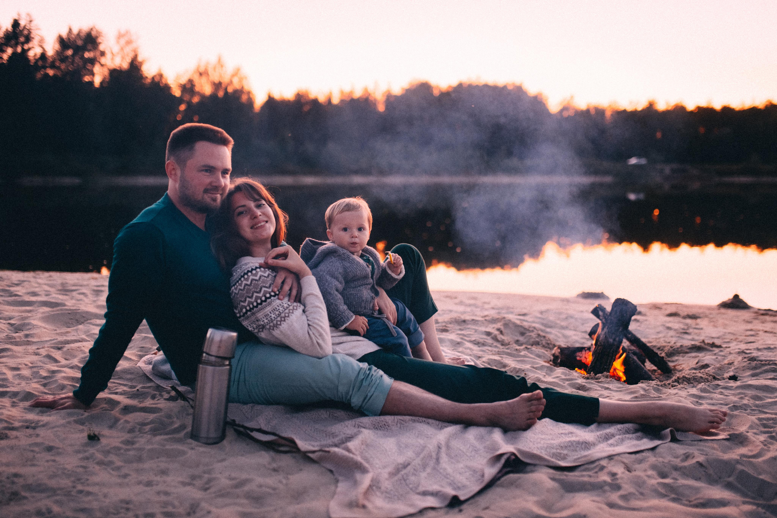 Теплая, уютная, семейная фотосессия на природе, на озере у костра. Семейный и свадебный фотограф в Сарове Дмитрий Власов