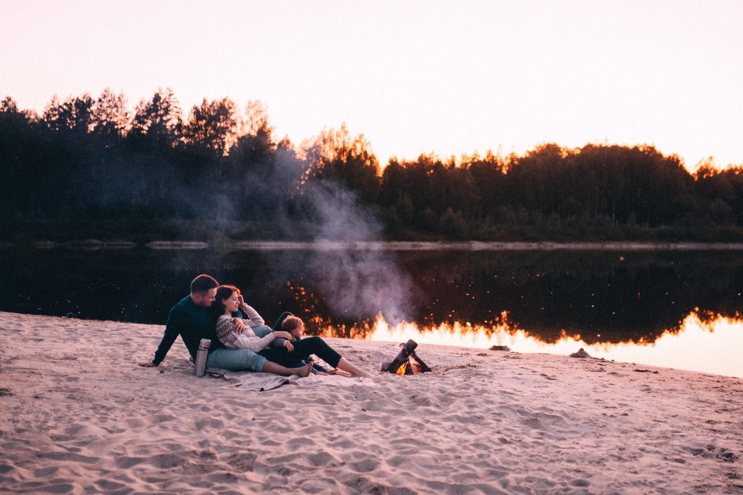 Теплая, уютная, семейная фотосессия на природе, на озере у костра. Семейный и свадебный фотограф в Сарове Дмитрий Власов