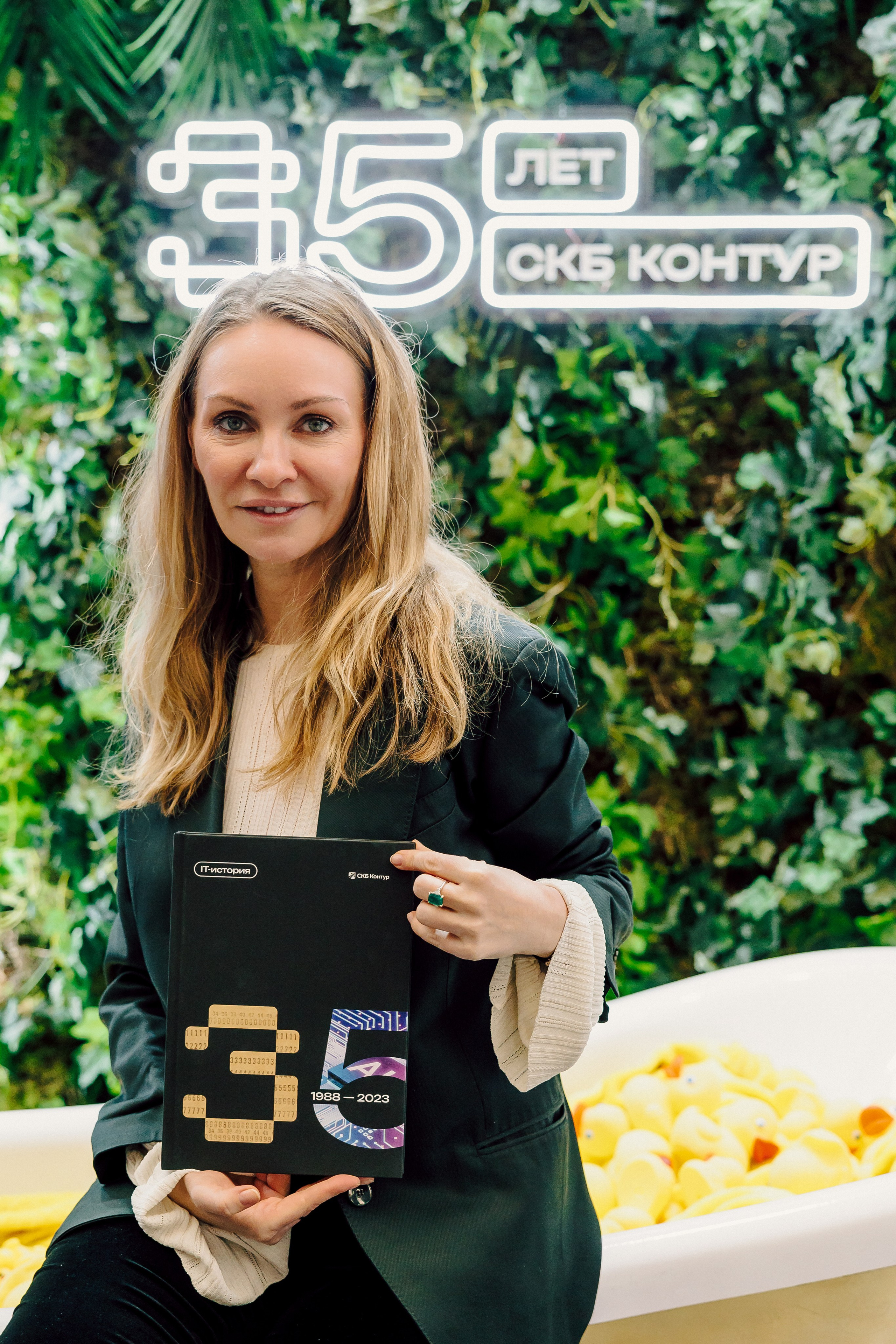 СКБ Контур — Форум будущего — Стенд. Лёшка Варзегов — фотограф