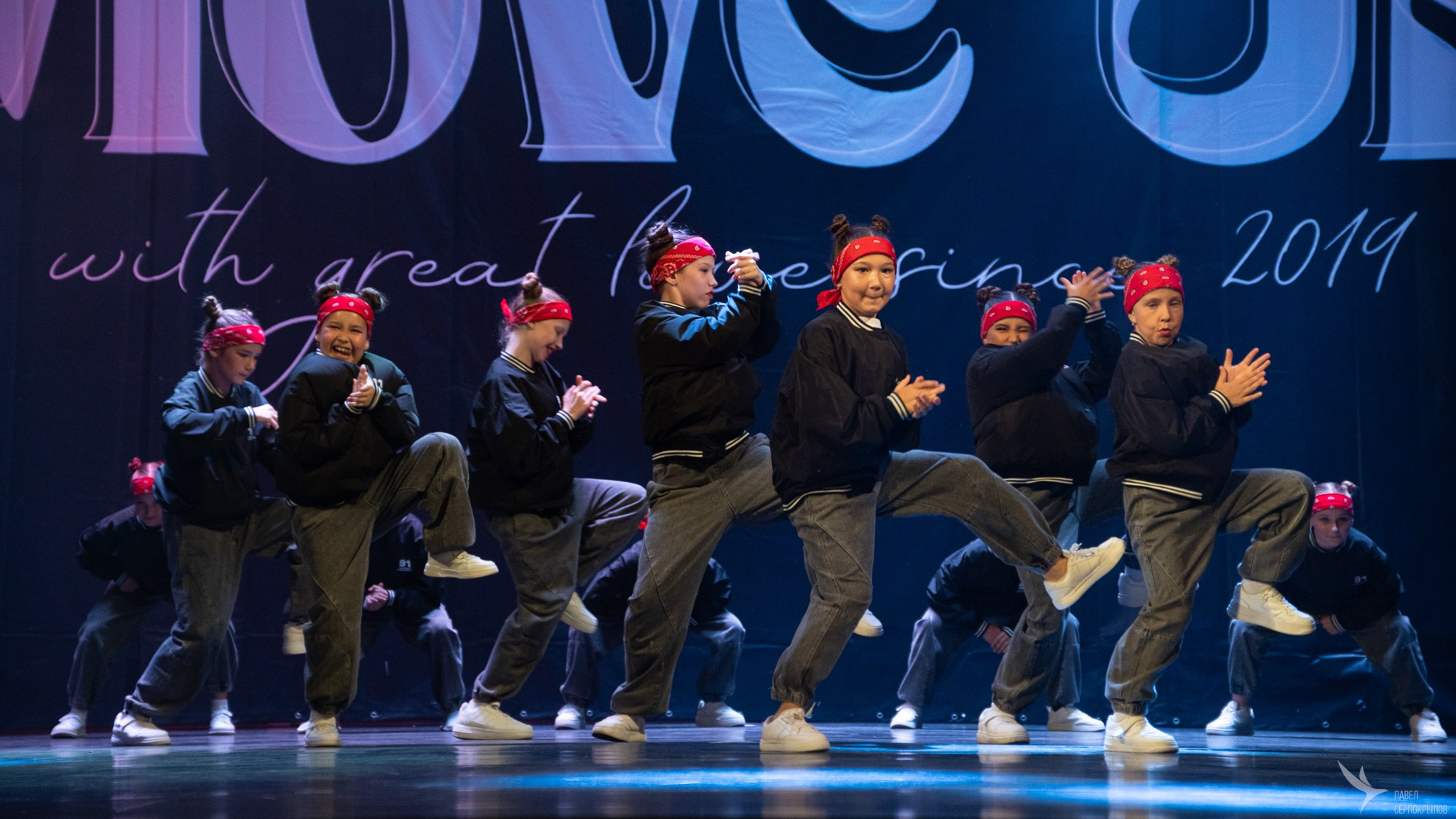 Отчётный концерт танцевальной студии «MOVE UP. Репортажный фотограф в Казани Павел Серпокрылов
