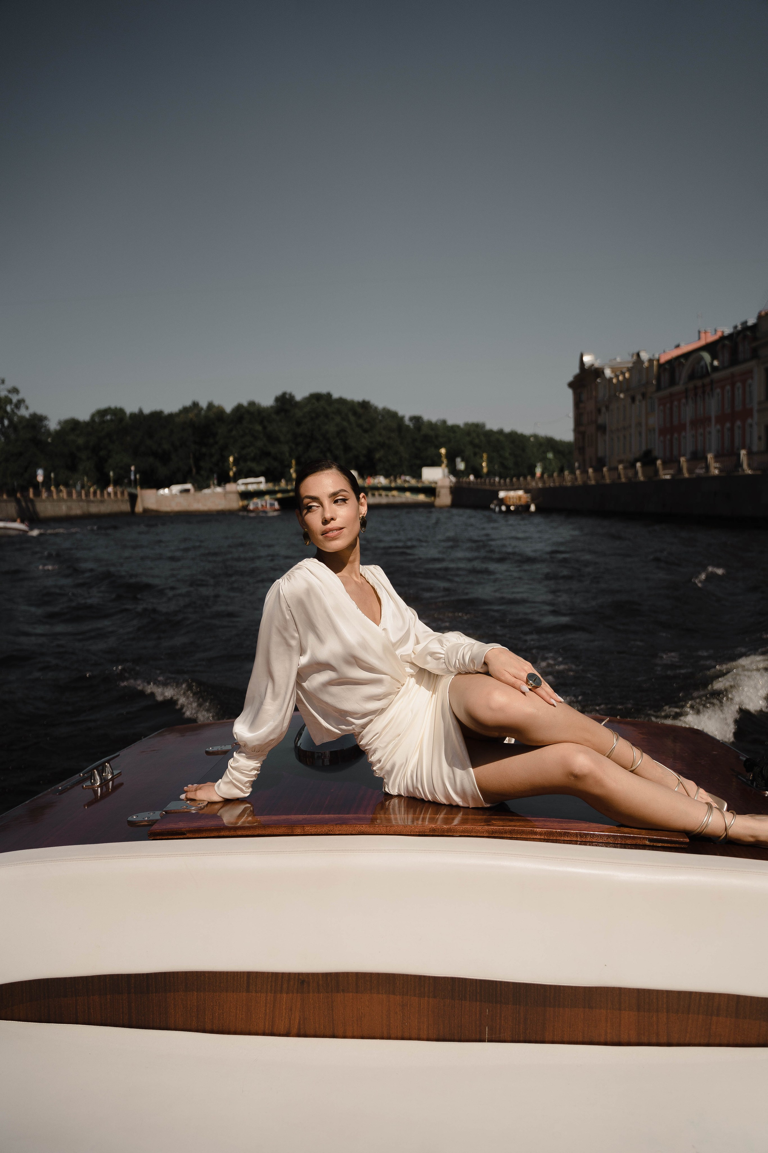 Прогулка на катере. Свадебный фотограф Казань Анастасия Доле