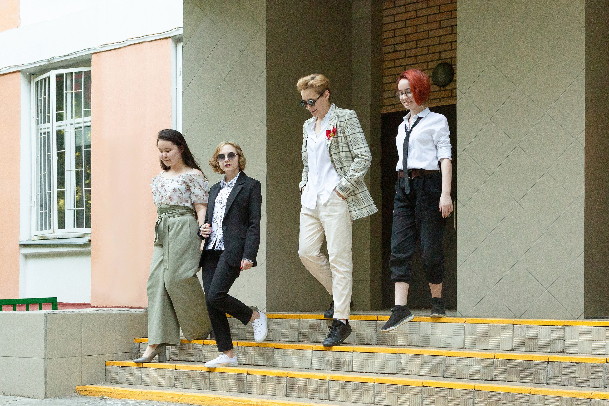 Фотосъемка старших классов в школе. Классный фотограф, по мнению школьников