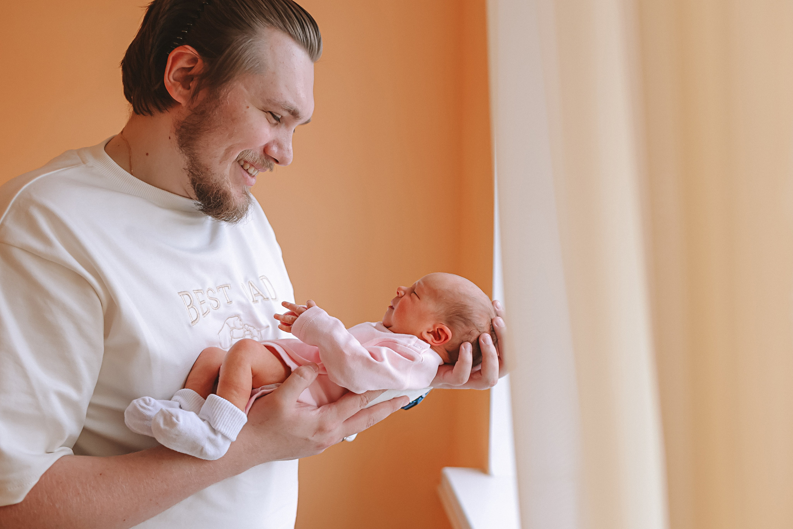 Выписка палата+внизу ПЦЭ. Семейный фотограф Тюмень, фотограф на роды Салмина Мария
