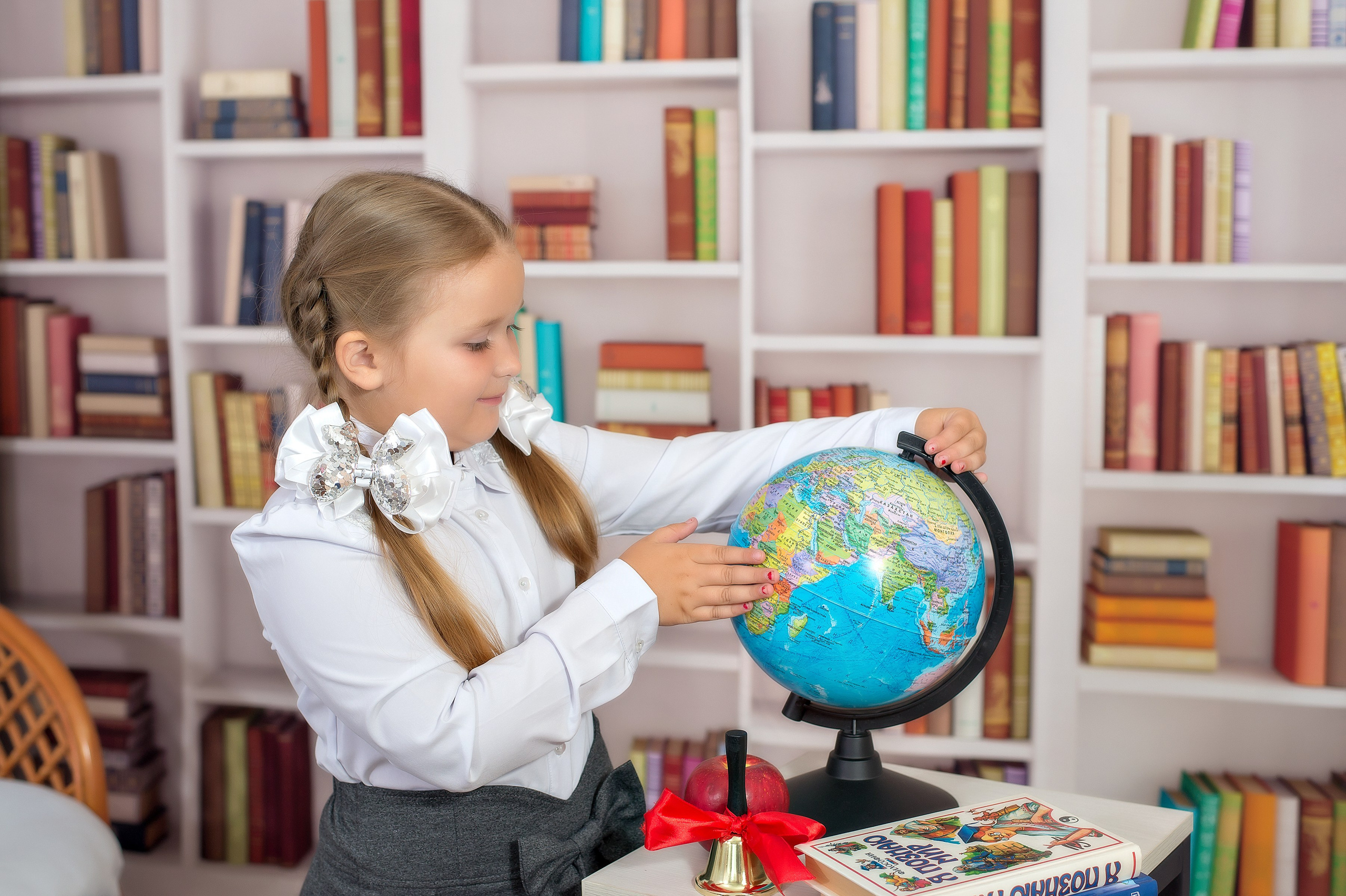 «Здравствуй школа». Выпускные альбомы в Тутаеве.Захарова Лариса