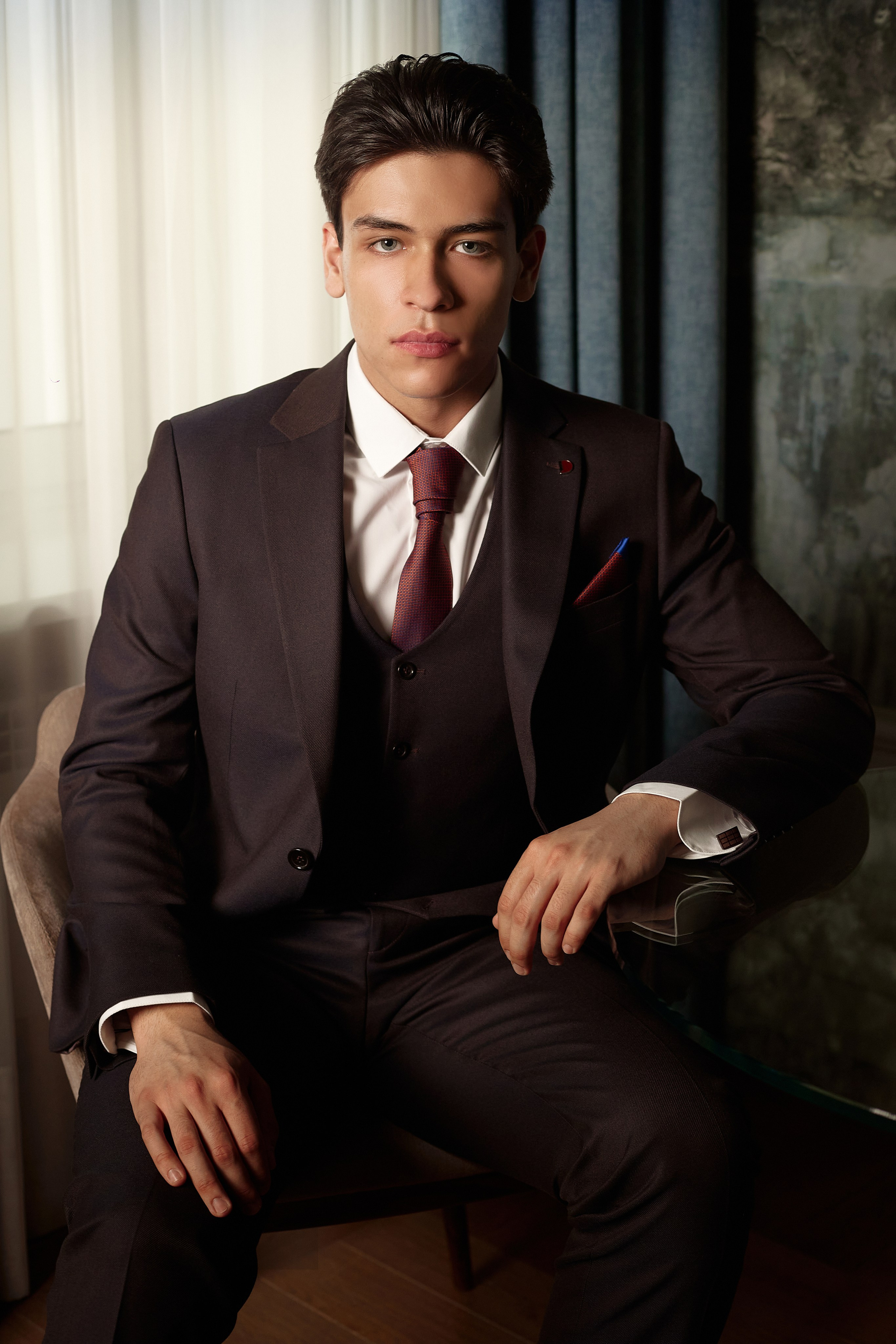 Журнал «Свадебный салон». Магазин мужской одежды Mister. Виктория Ларина — Портретный профессиональный фотограф в Иркутске