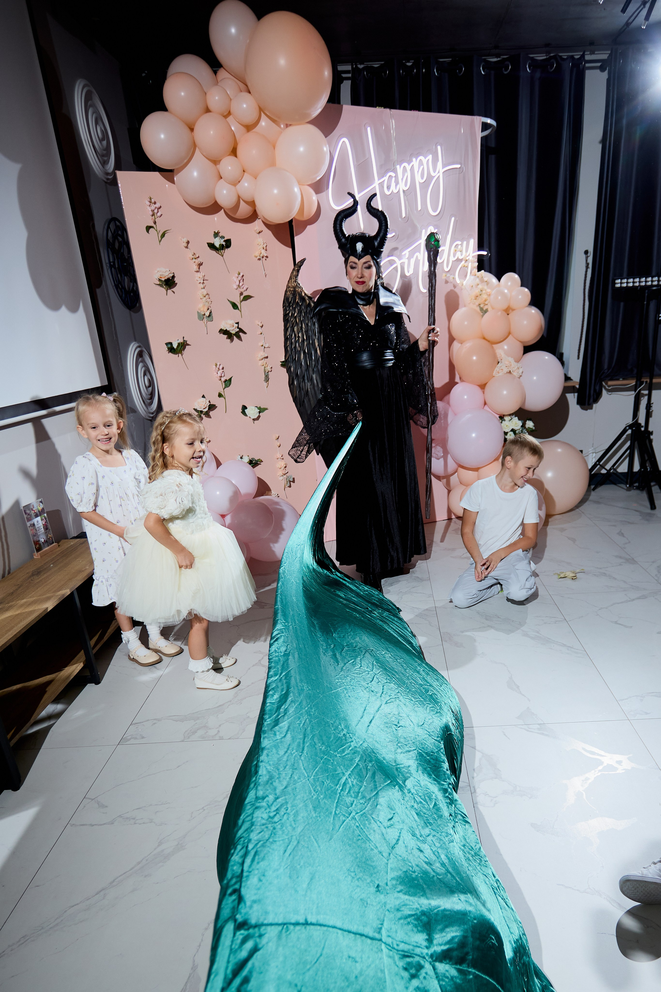 Малифисента и Тесла шоу. Свадебный фотограф Москва и Московская область Борисов Сергей