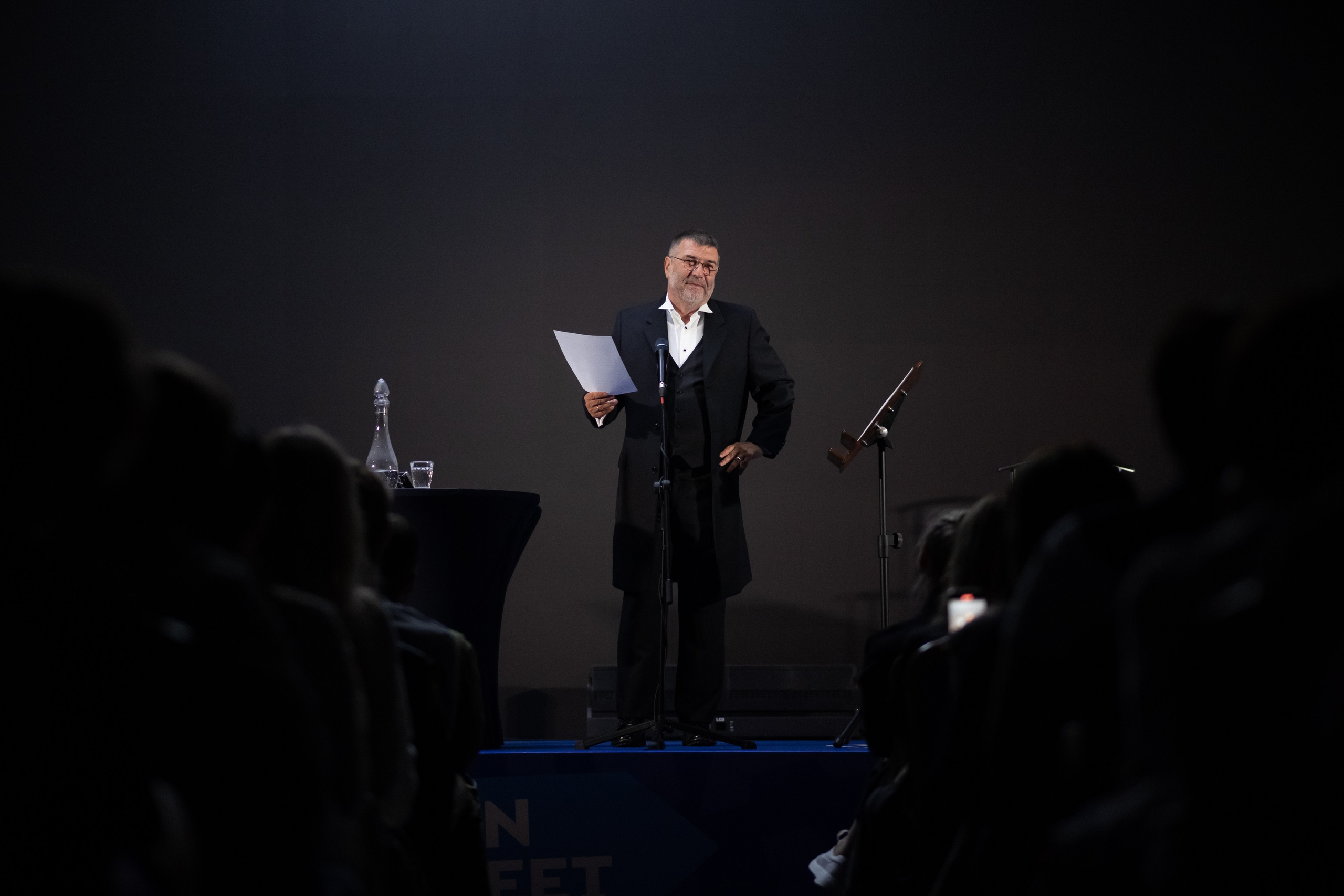 ЕВГЕНИЙ ГРИШКОВЕЦ [СПЕКТАКЛЬ]. Арина Тамочкина. Фотограф Краснодарю