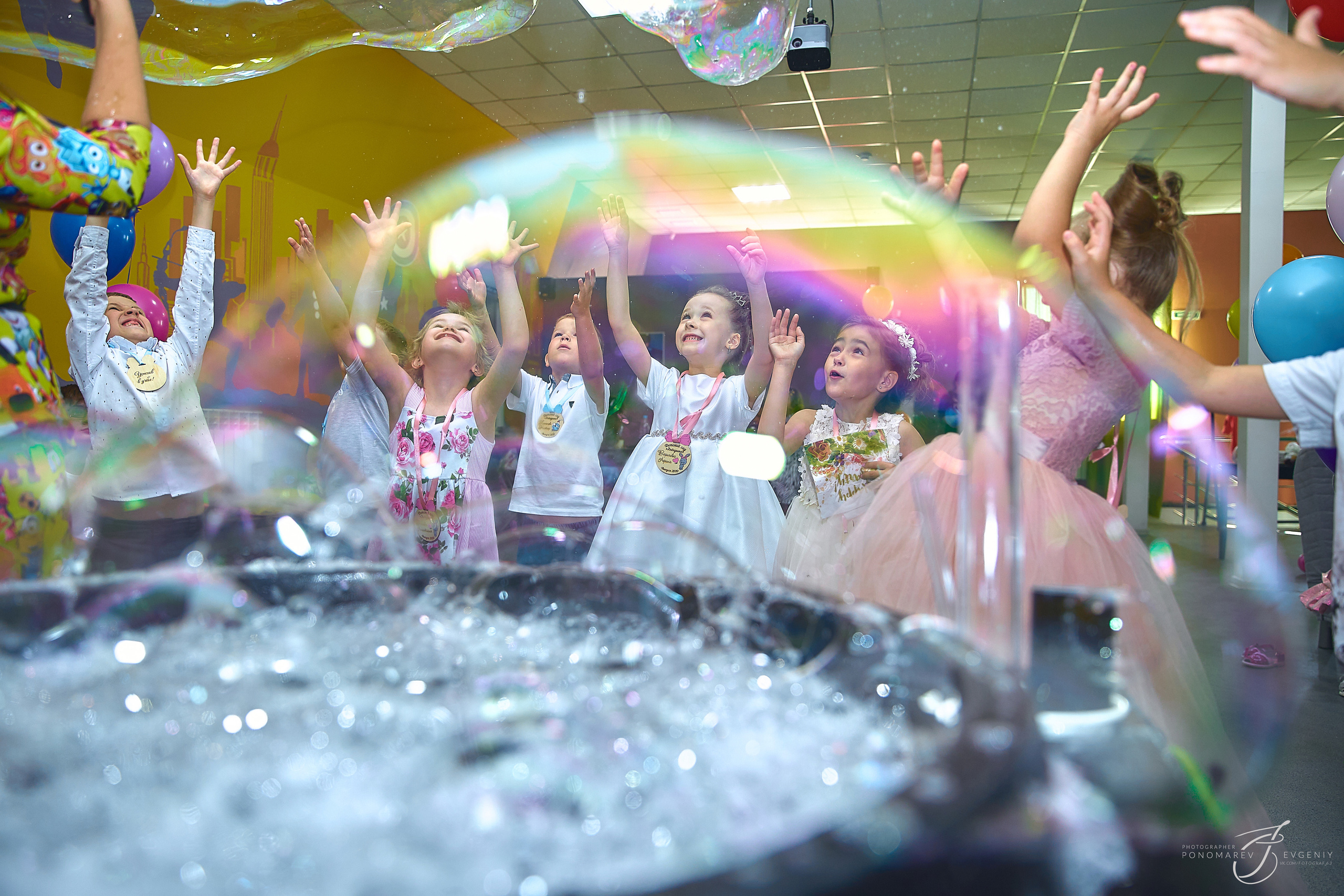 Алёнушка с аниматором. Свадебный фотограф в Тольятти Жигулевске и Самаре Пономарев Евгений