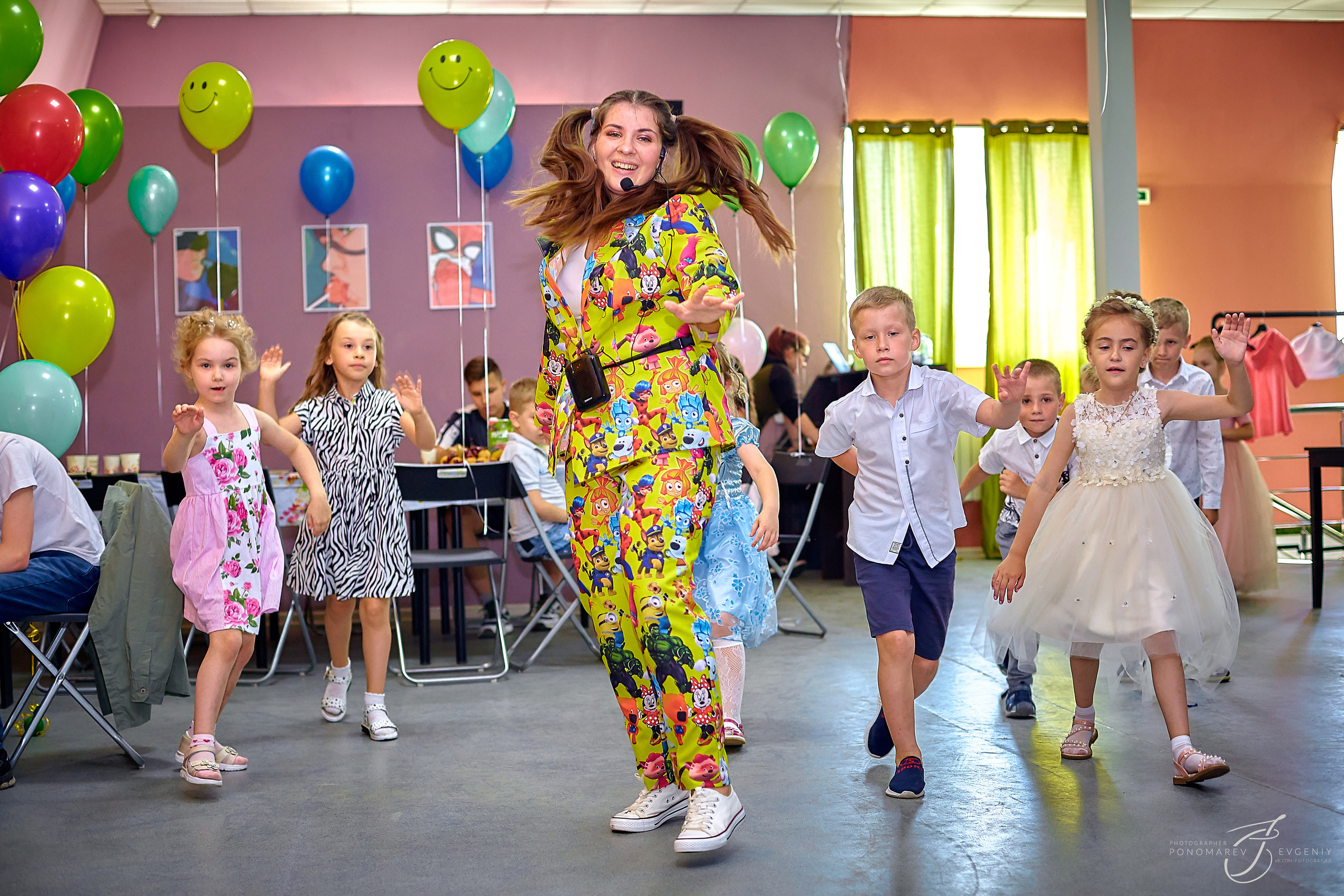 Алёнушка с аниматором. Свадебный фотограф в Тольятти Жигулевске и Самаре Пономарев Евгений