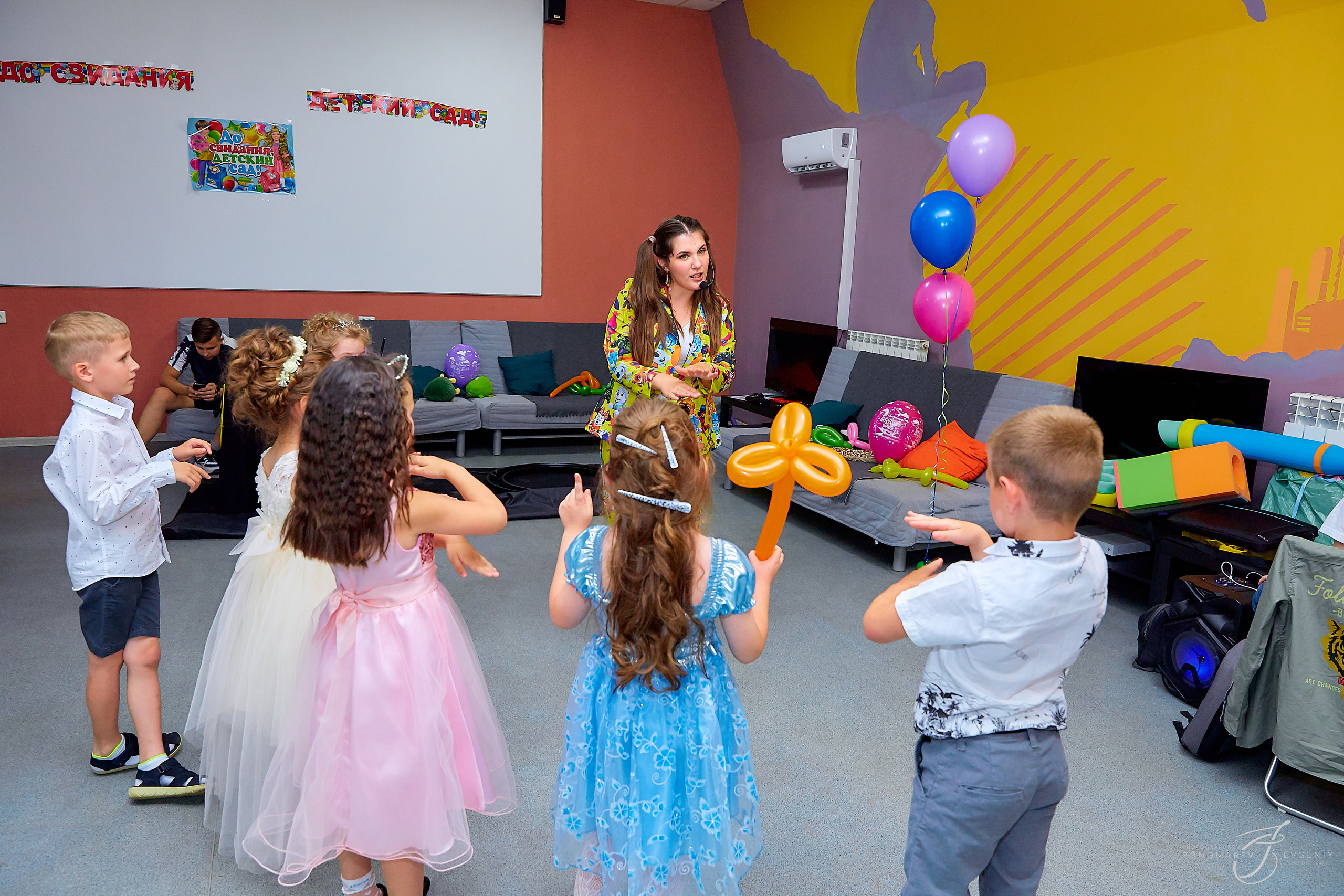 Алёнушка с аниматором. Свадебный фотограф в Тольятти Жигулевске и Самаре Пономарев Евгений