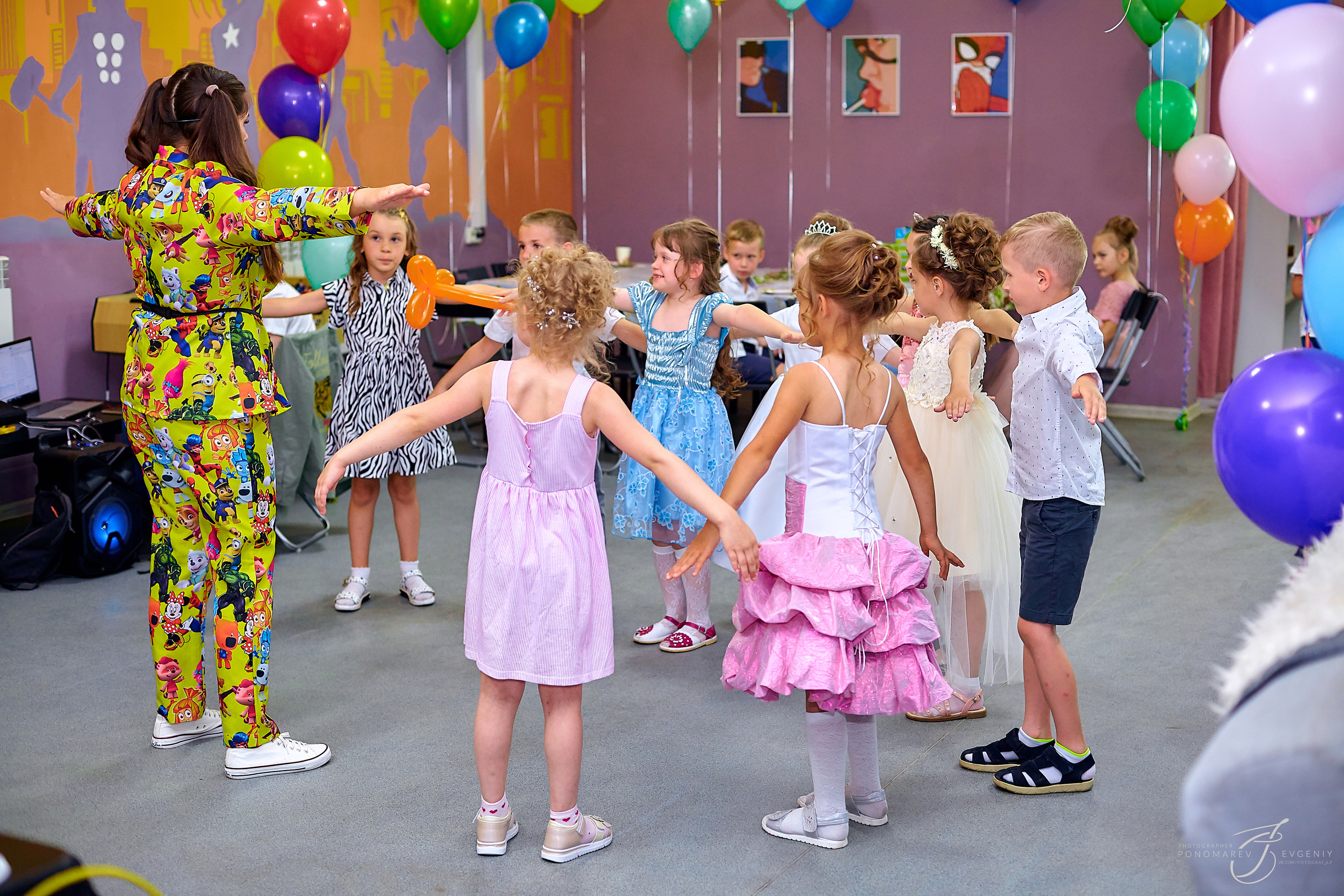 Алёнушка с аниматором. Свадебный фотограф в Тольятти Жигулевске и Самаре Пономарев Евгений