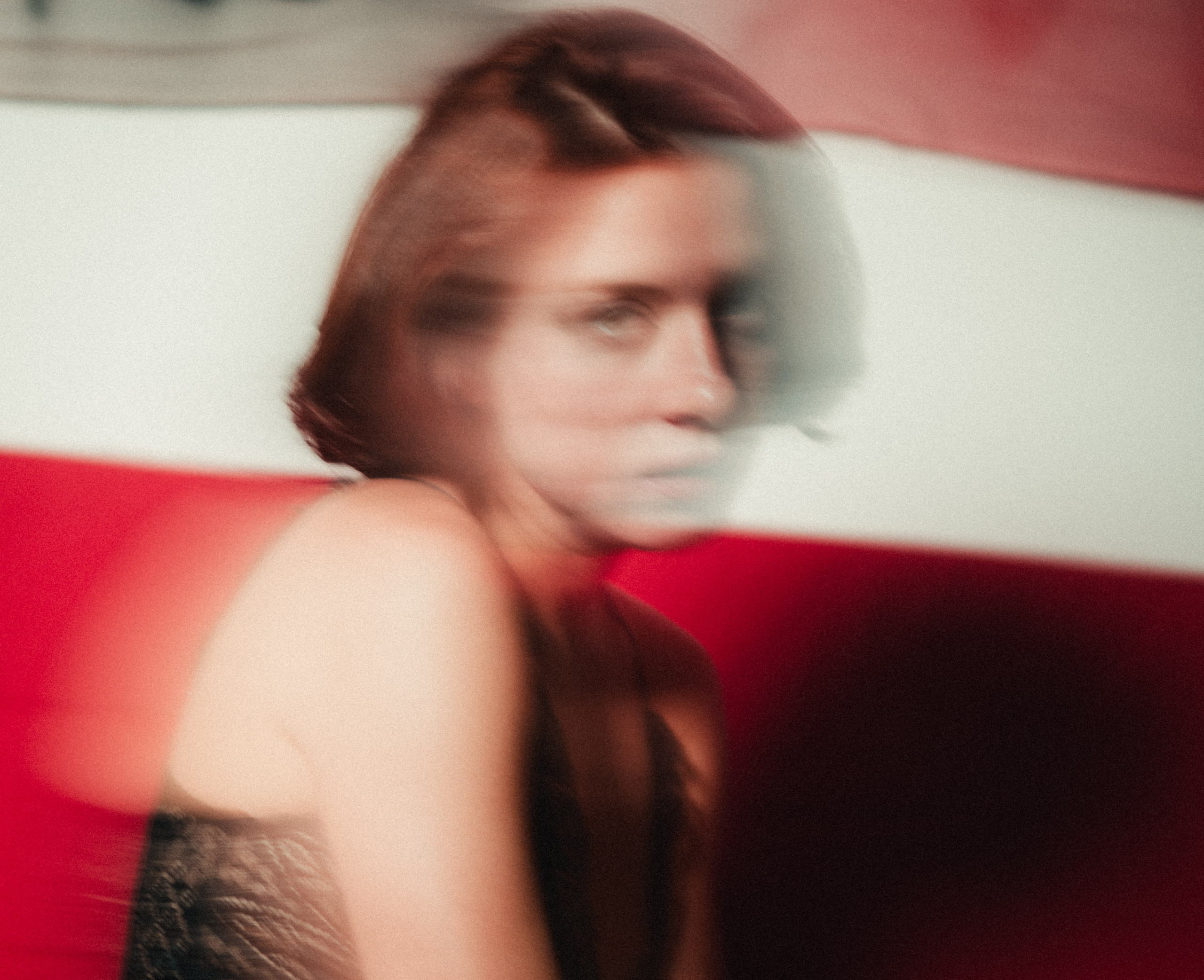 Des millions pour vos bombes des miettes pour nos vies. Фотограф Париж / Photographer Paris