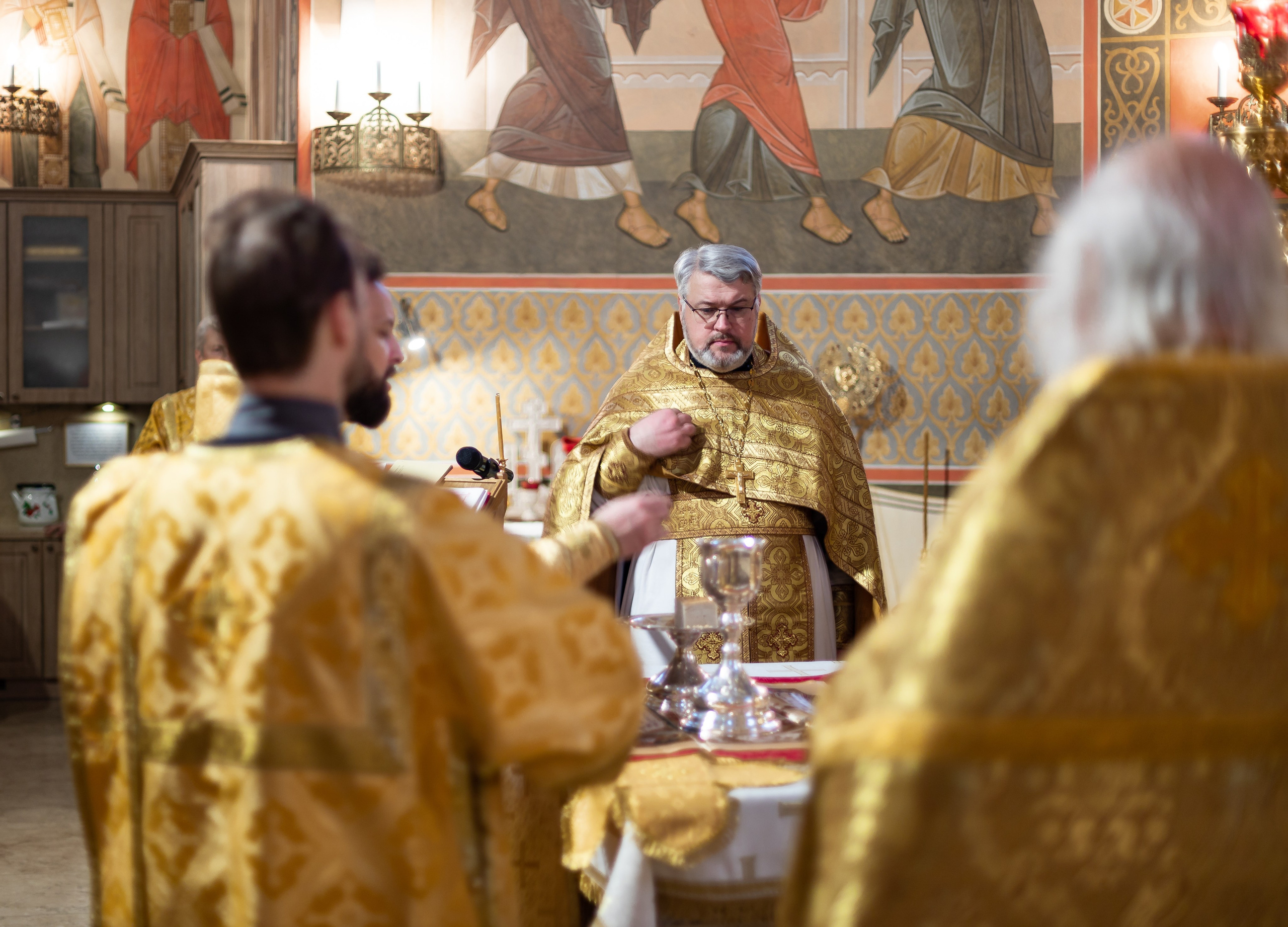 Праздничное богослужение Святителю Николаю 19 декабря. Интерьерный фотограф в Москве Роман Потапов