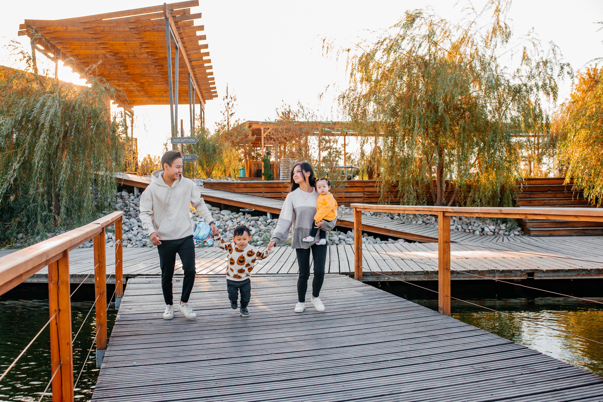 Семейные истории. Свадебный и семейный фотограф в Алматы Laura Dosmann