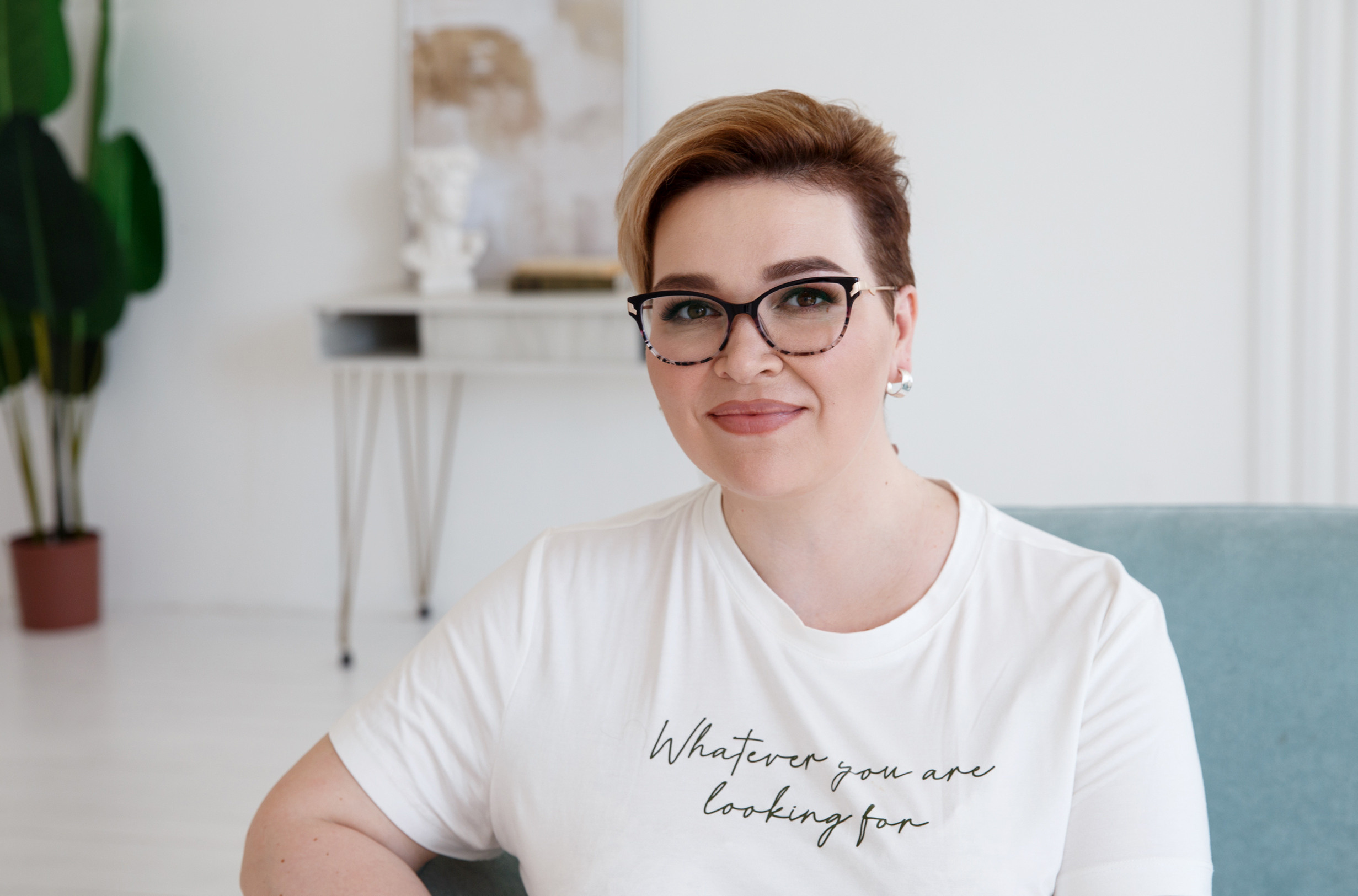 Ольга. Мастер по маникюру, инструктор моделированию и дизайну ногтей. Женский и контент фотограф Люба Пунанцева. Северодвинск. Архангельск