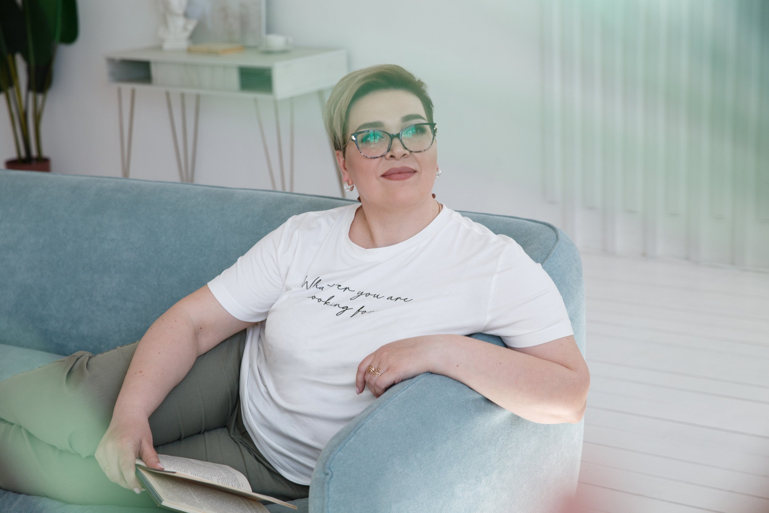 Ольга. Мастер по маникюру, инструктор моделированию и дизайну ногтей. Женский и контент фотограф Люба Пунанцева. Северодвинск. Архангельск