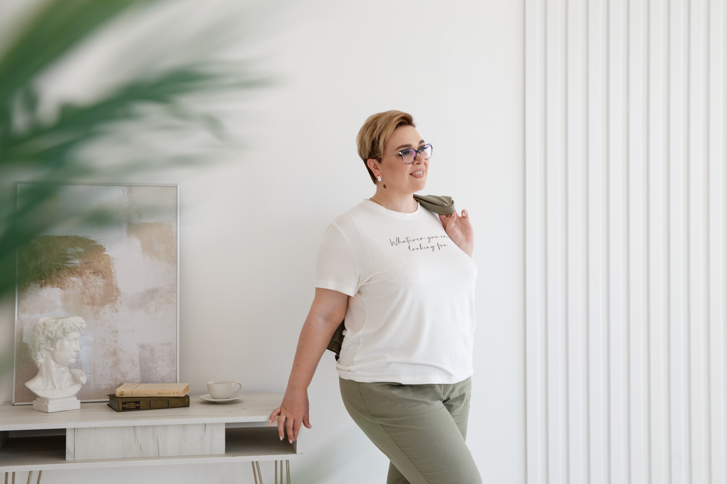 Ольга. Мастер по маникюру, инструктор моделированию и дизайну ногтей. Женский и контент фотограф Люба Пунанцева. Северодвинск. Архангельск