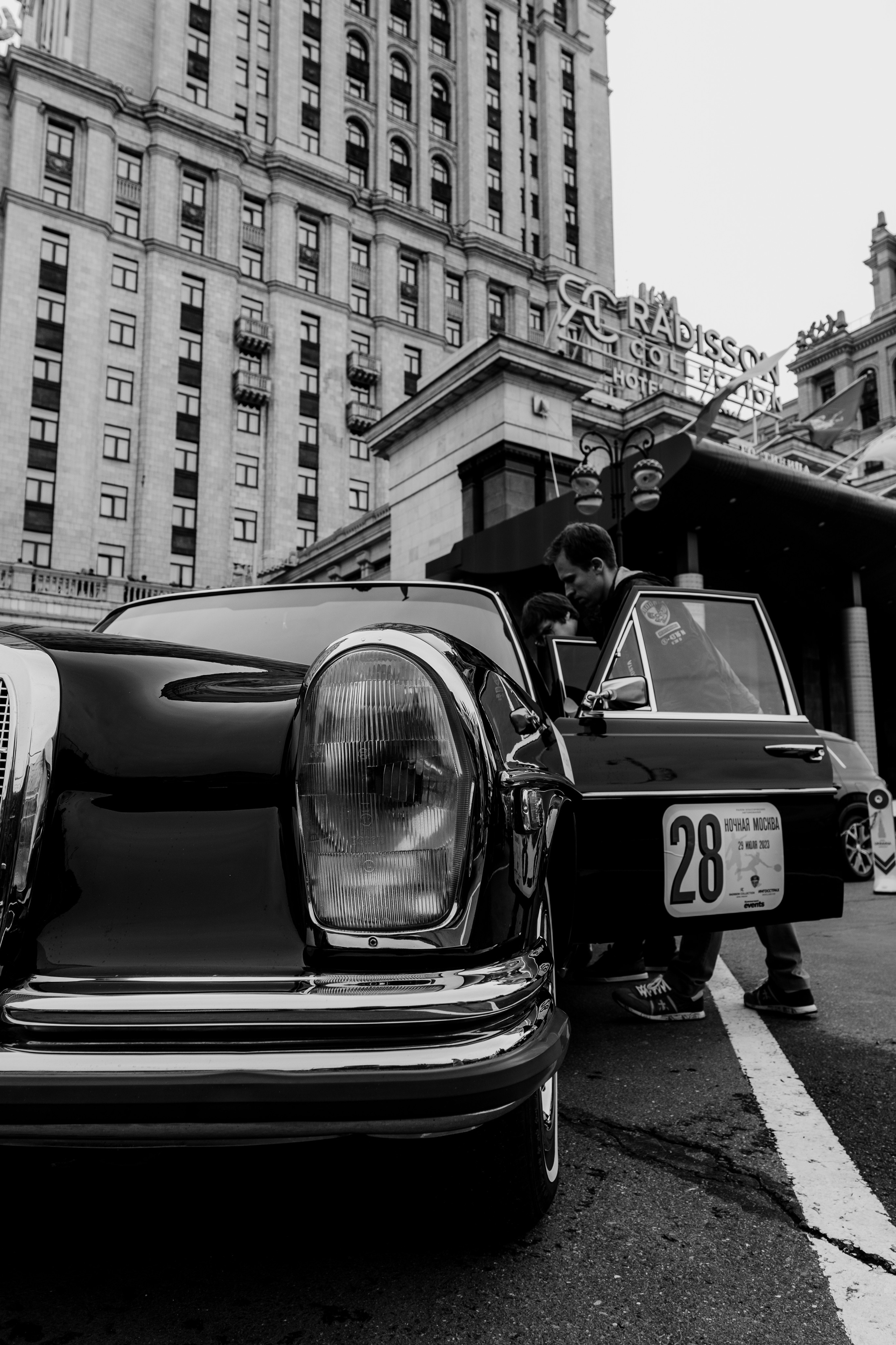 Ретро-ралли «Ночная Москва — 2023». Репортажный и портретный фотограф в Москве Илья Спиридонов